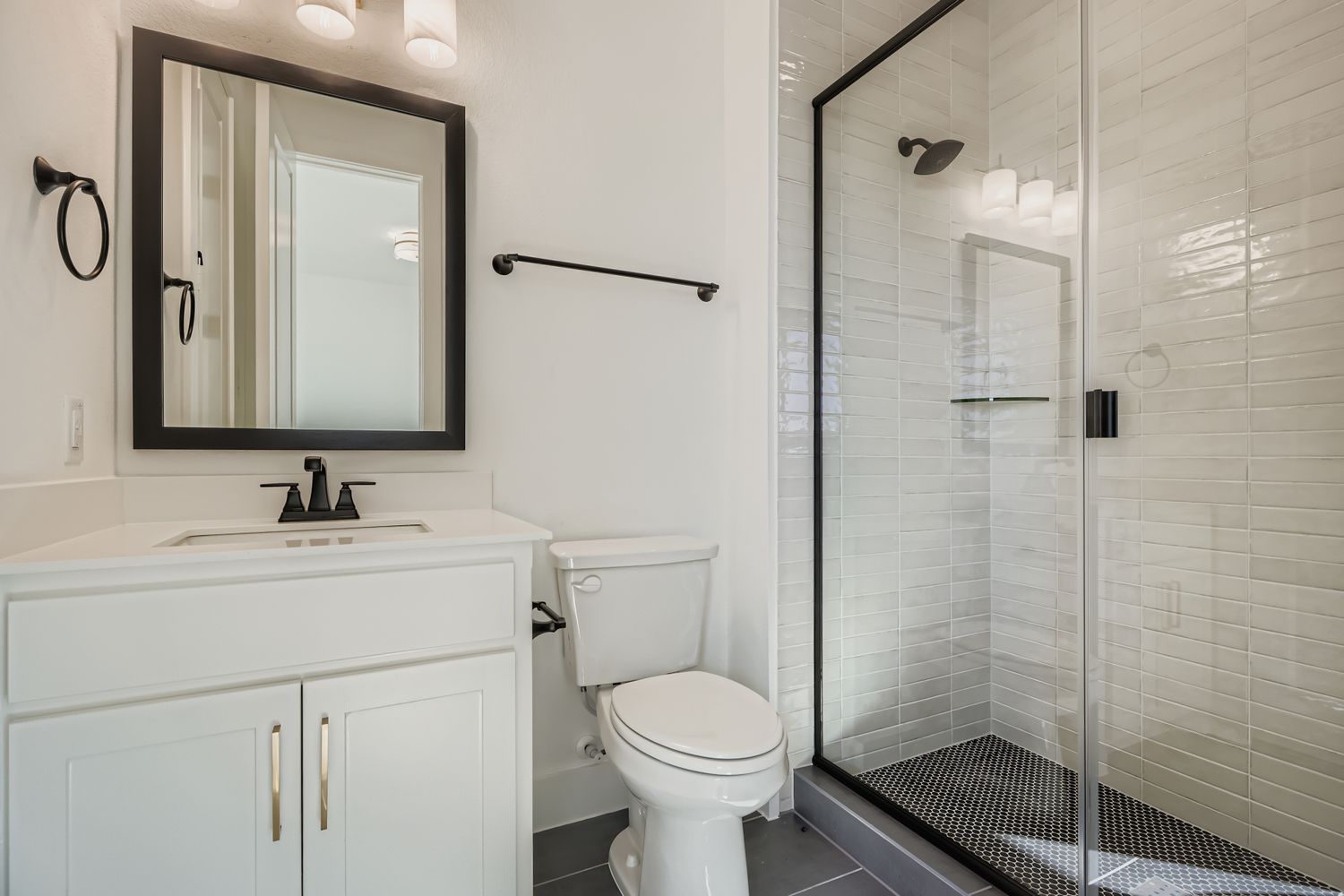 2651 Harvest - Full Bathroom