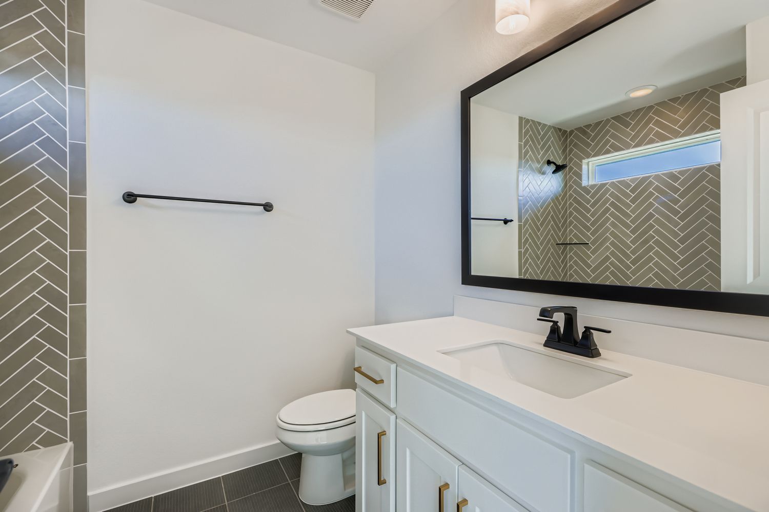 2651 Harvest - Full Bathroom