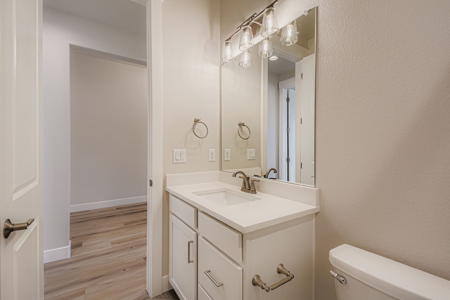 1825 Flourish - Full Bathroom