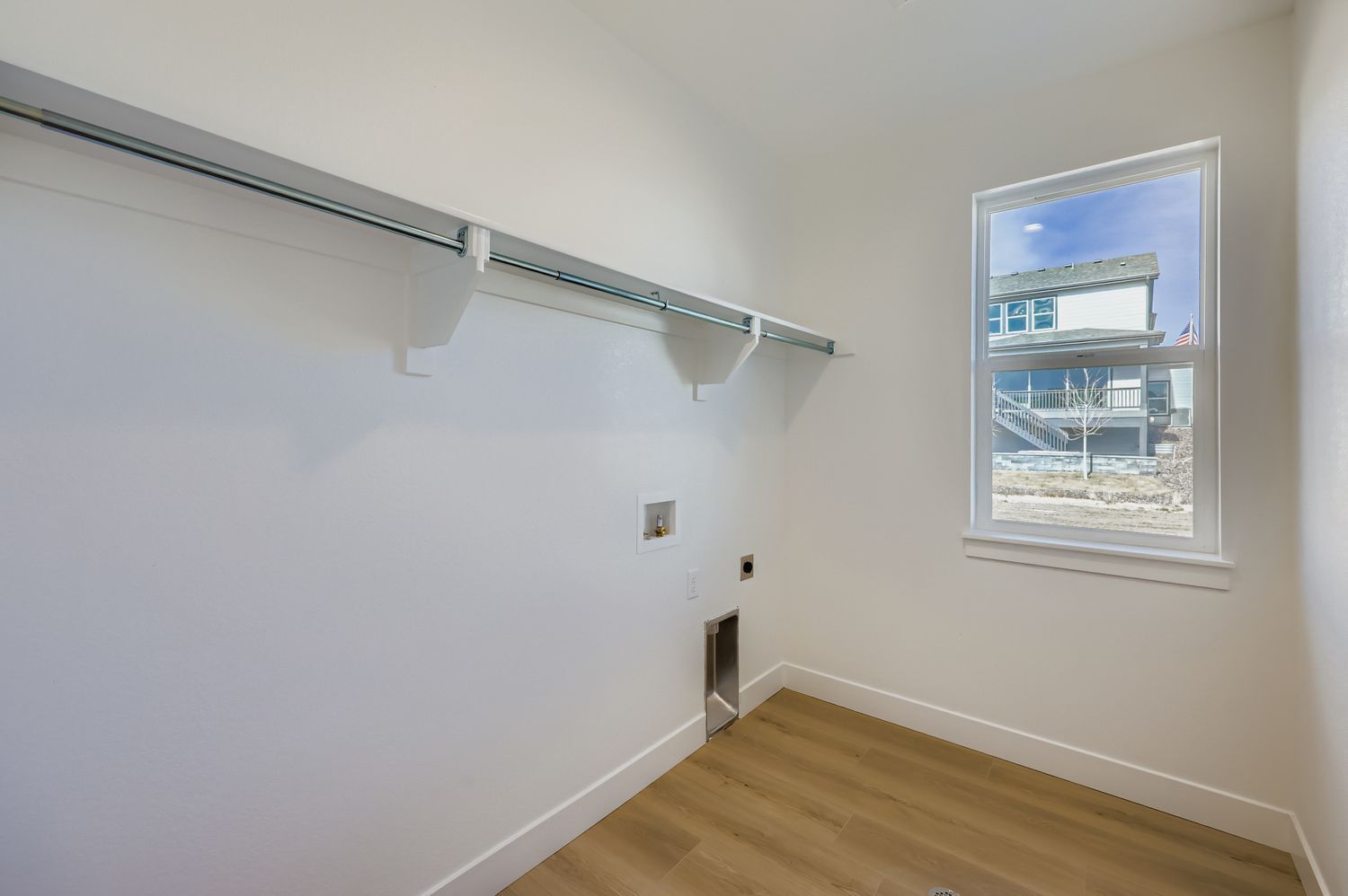 8451 Dines - Laundry Area