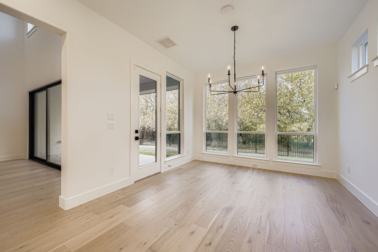 Plan 1643 dining room representative photo