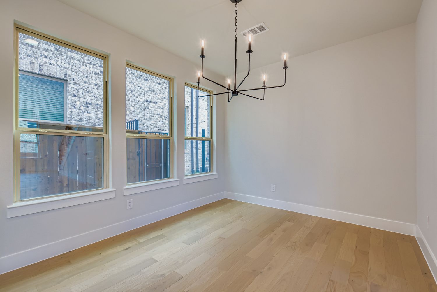 831 Stone Grove - Dining Area