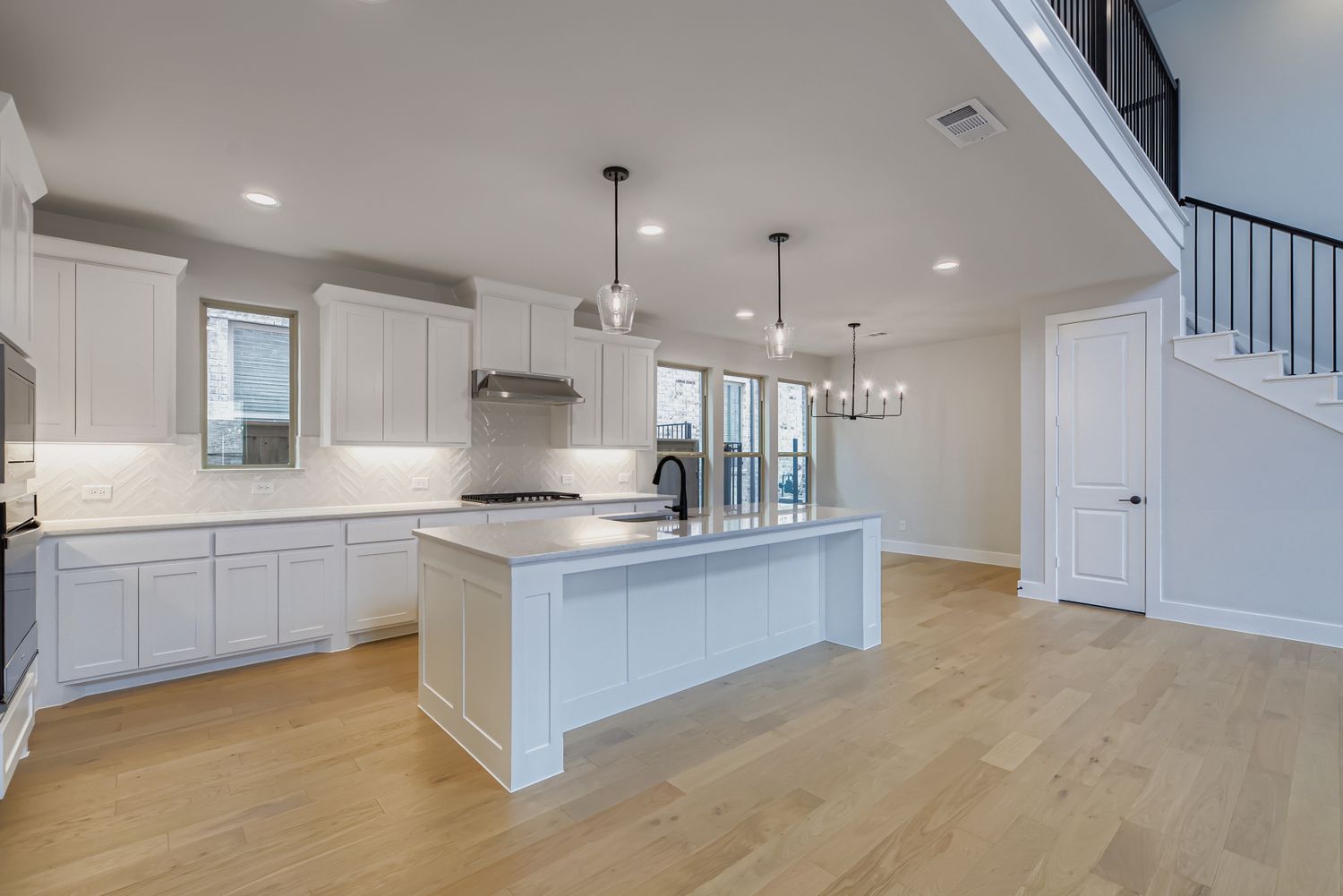 831 Stone Grove - Kitchen