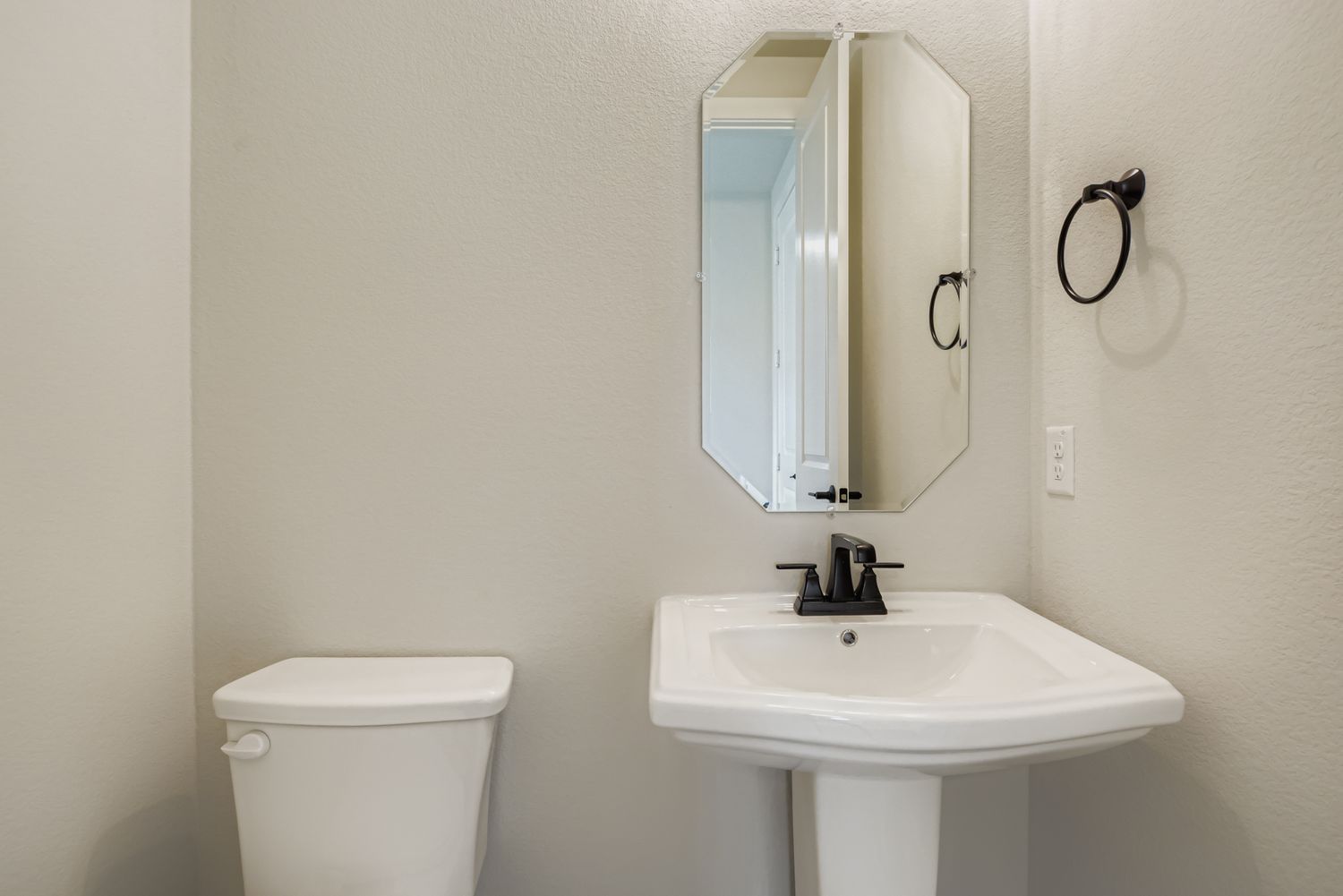 831 Stone Grove - Powder Bathroom