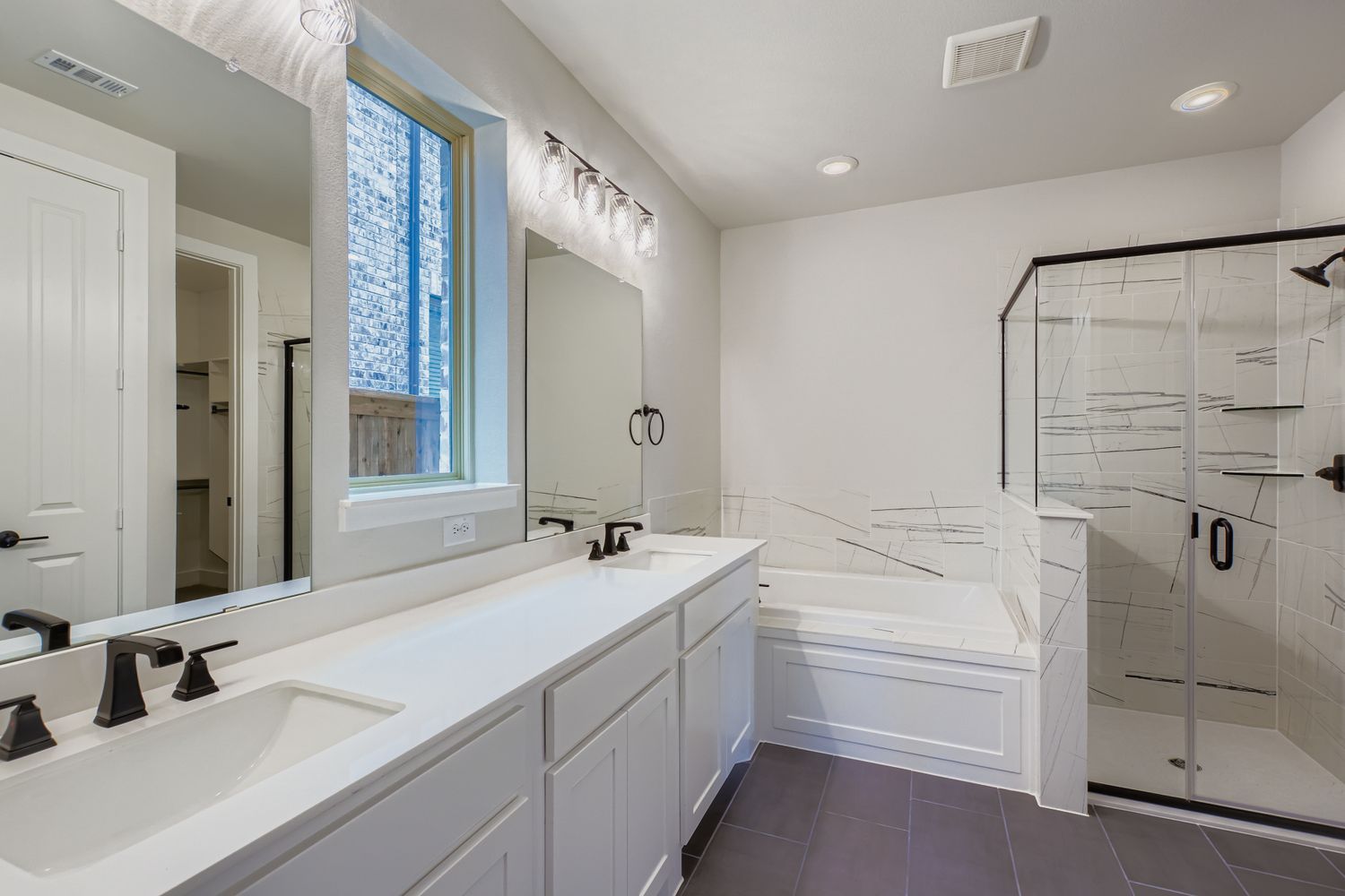 831 Stone Grove - Primary Bathroom
