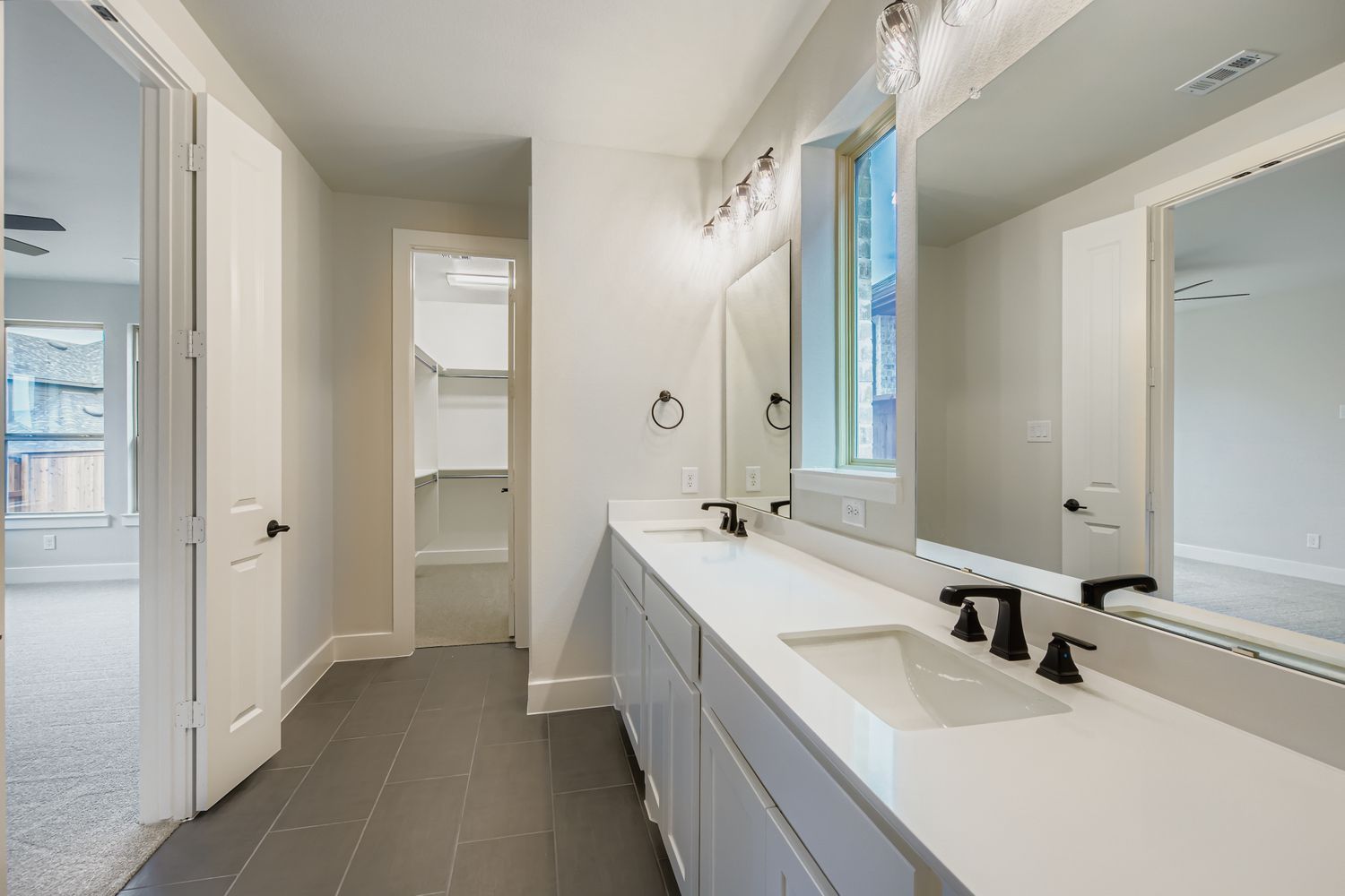 831 Stone Grove - Primary Bathroom