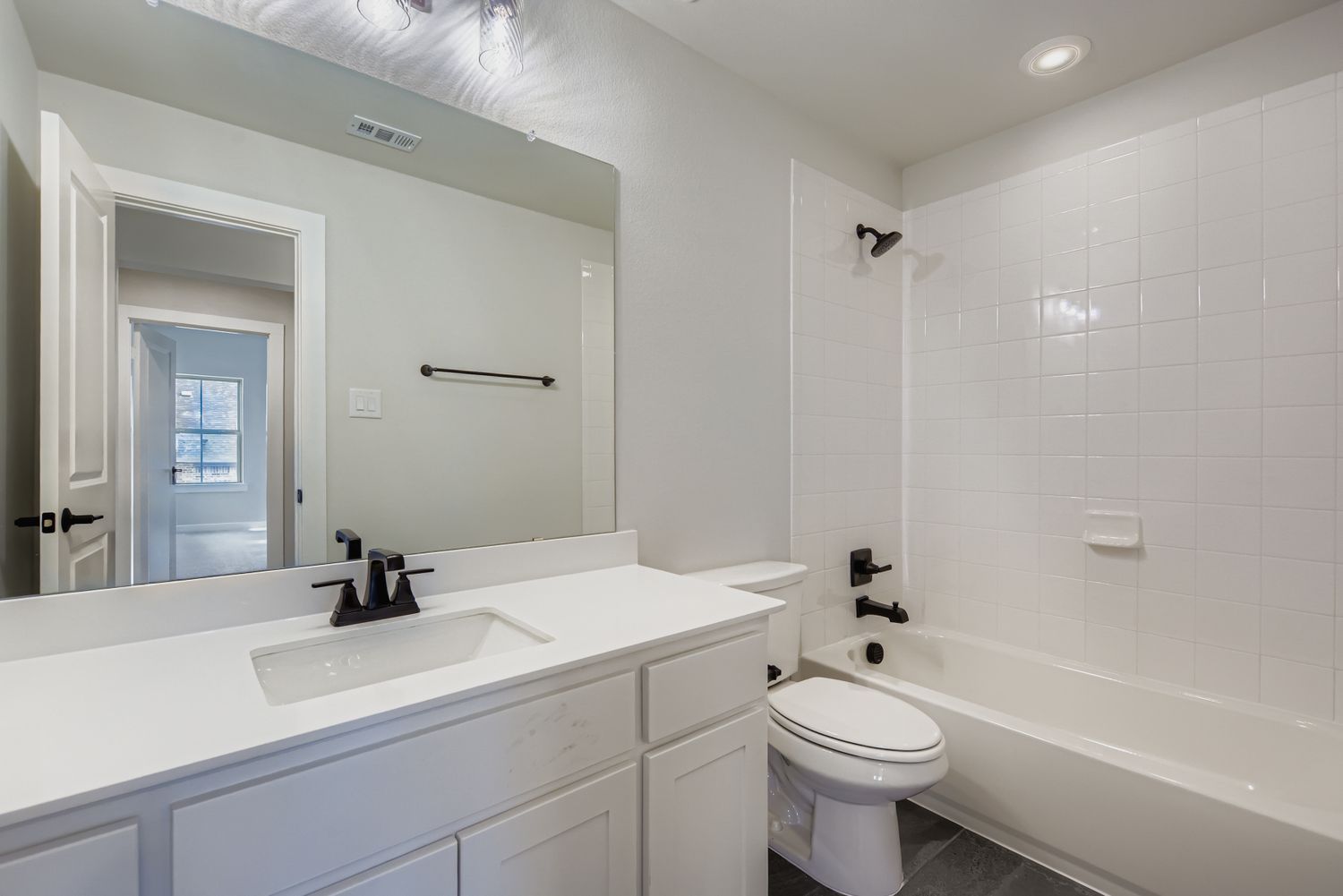 831 Stone Grove - Full Bathroom