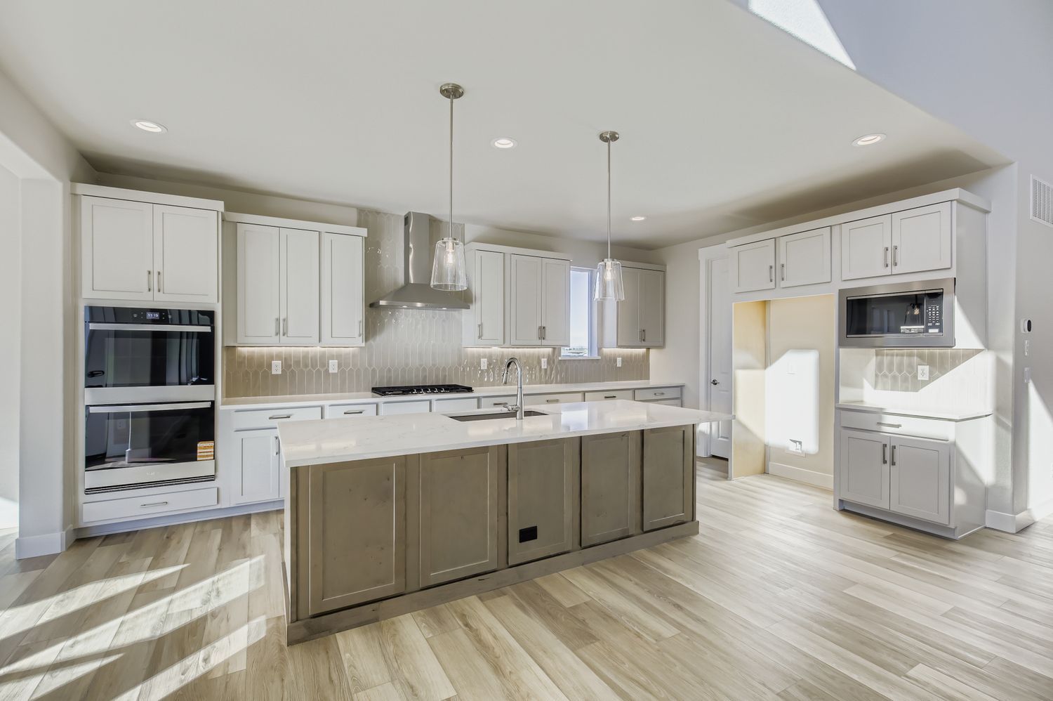 1833 Flourish - Kitchen
