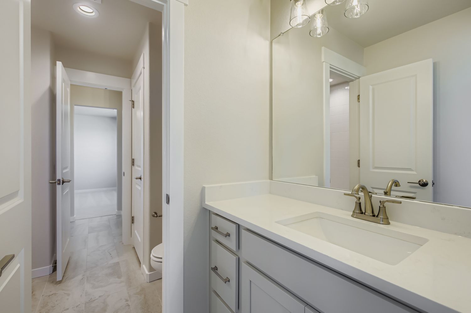 1833 Flourish - Full Bathroom
