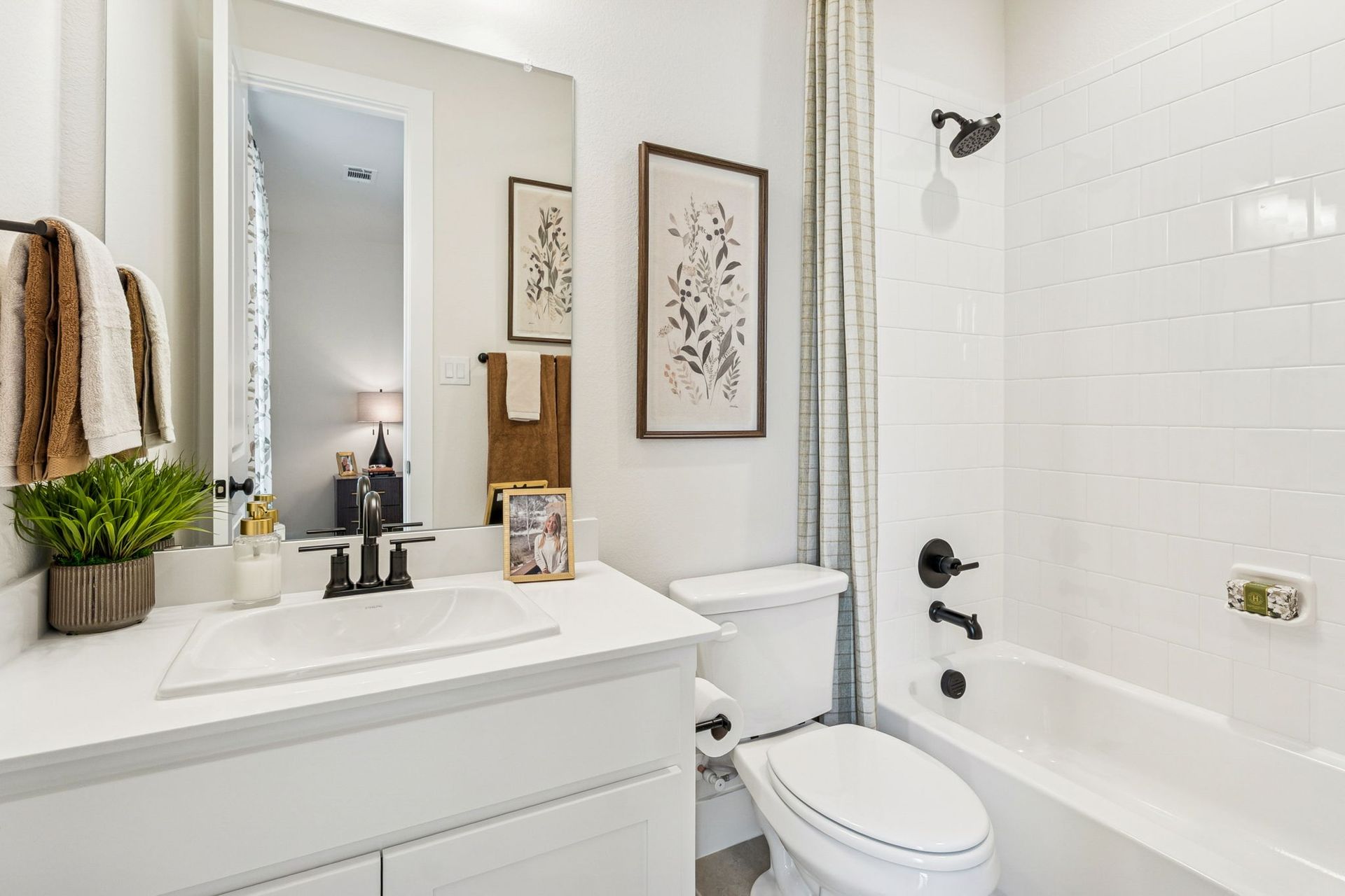 Meraki Model Secondary Bathroom | American Legend Homes – Forney, TX