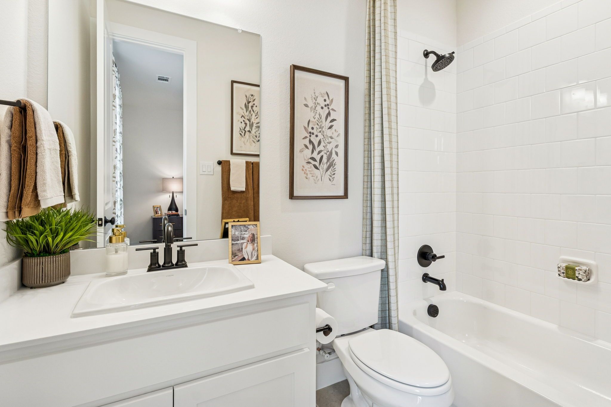 Meraki Model Secondary Bathroom | American Legend Homes – Forney, TX