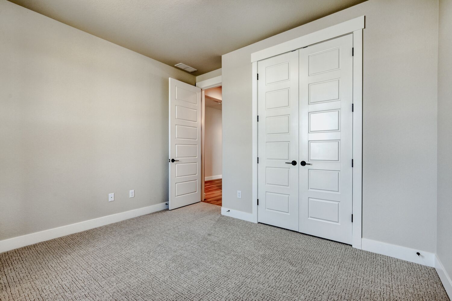 5842 Aspenglow - Bedroom