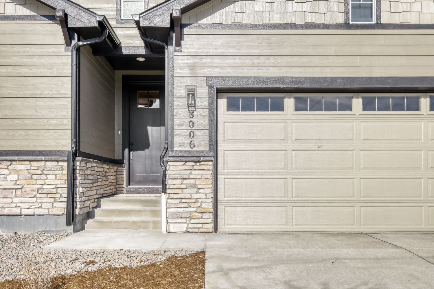 8006 Pennydale - Front Entryway