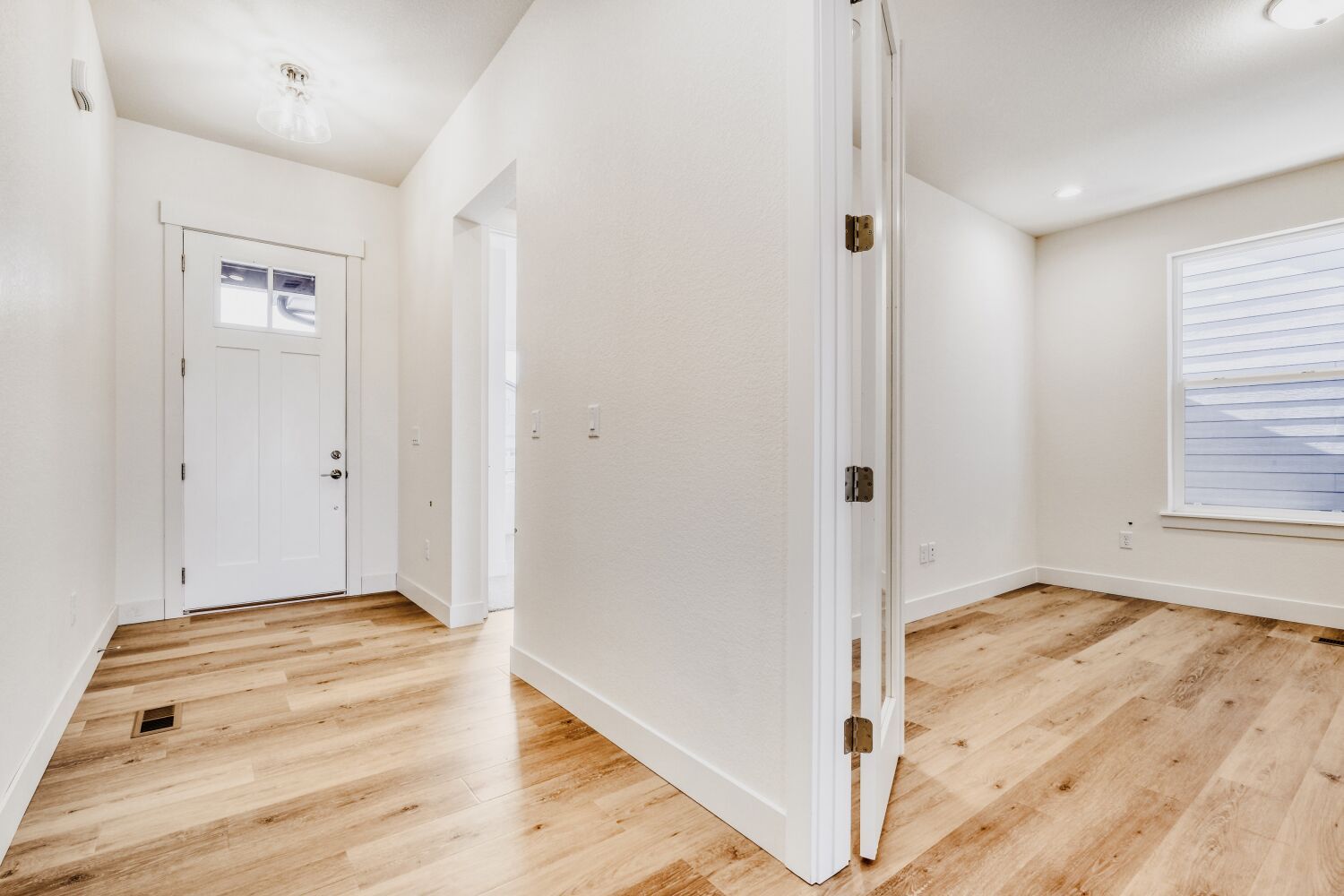8006 Pennydale - Entry