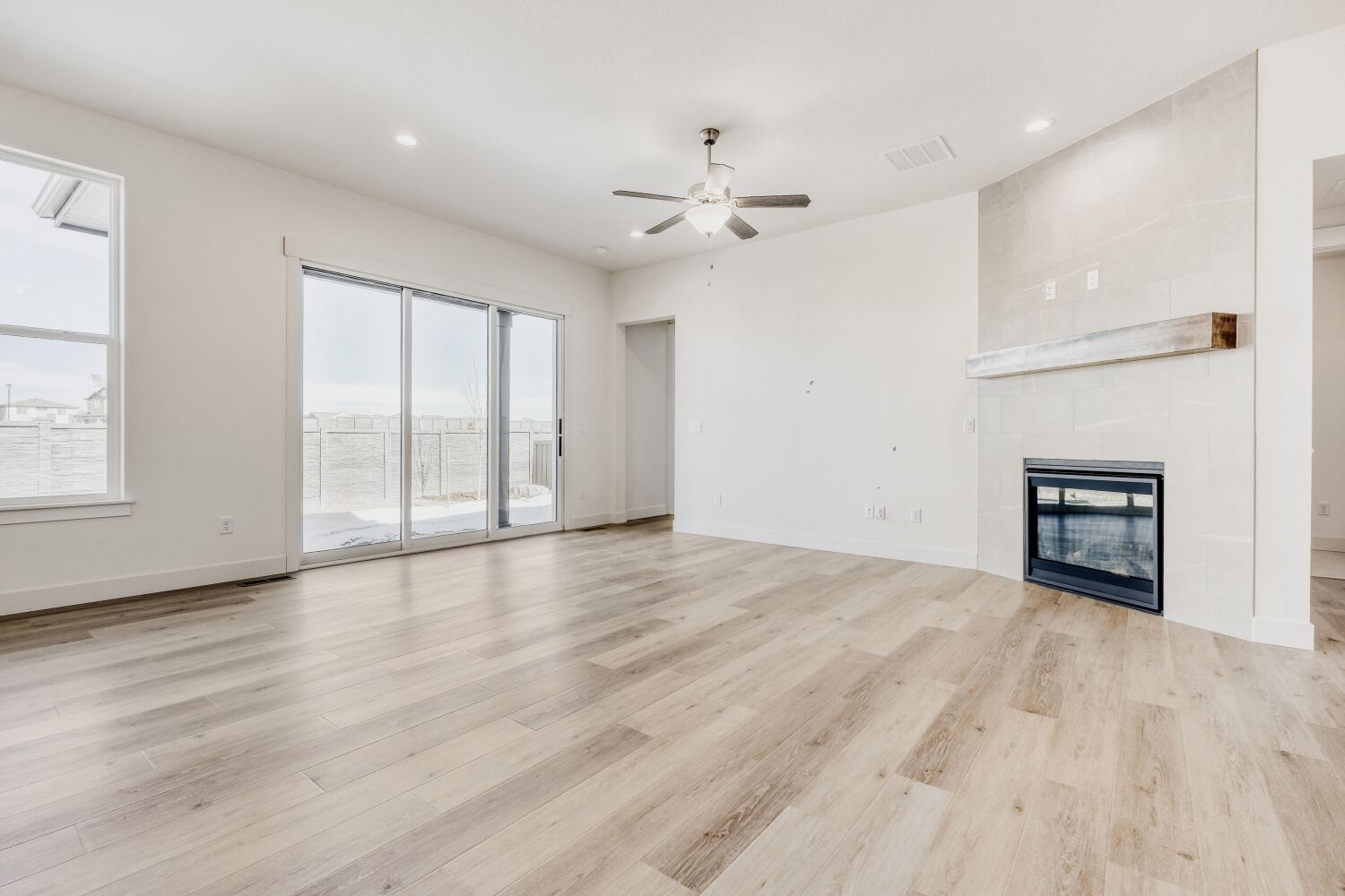 8006 Pennydale - Living Area