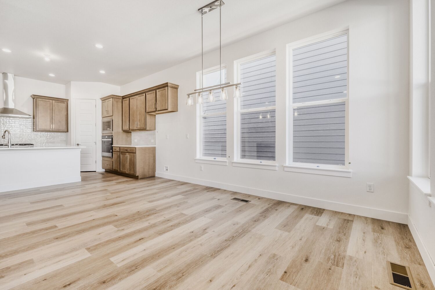 8006 Pennydale - Dining Area