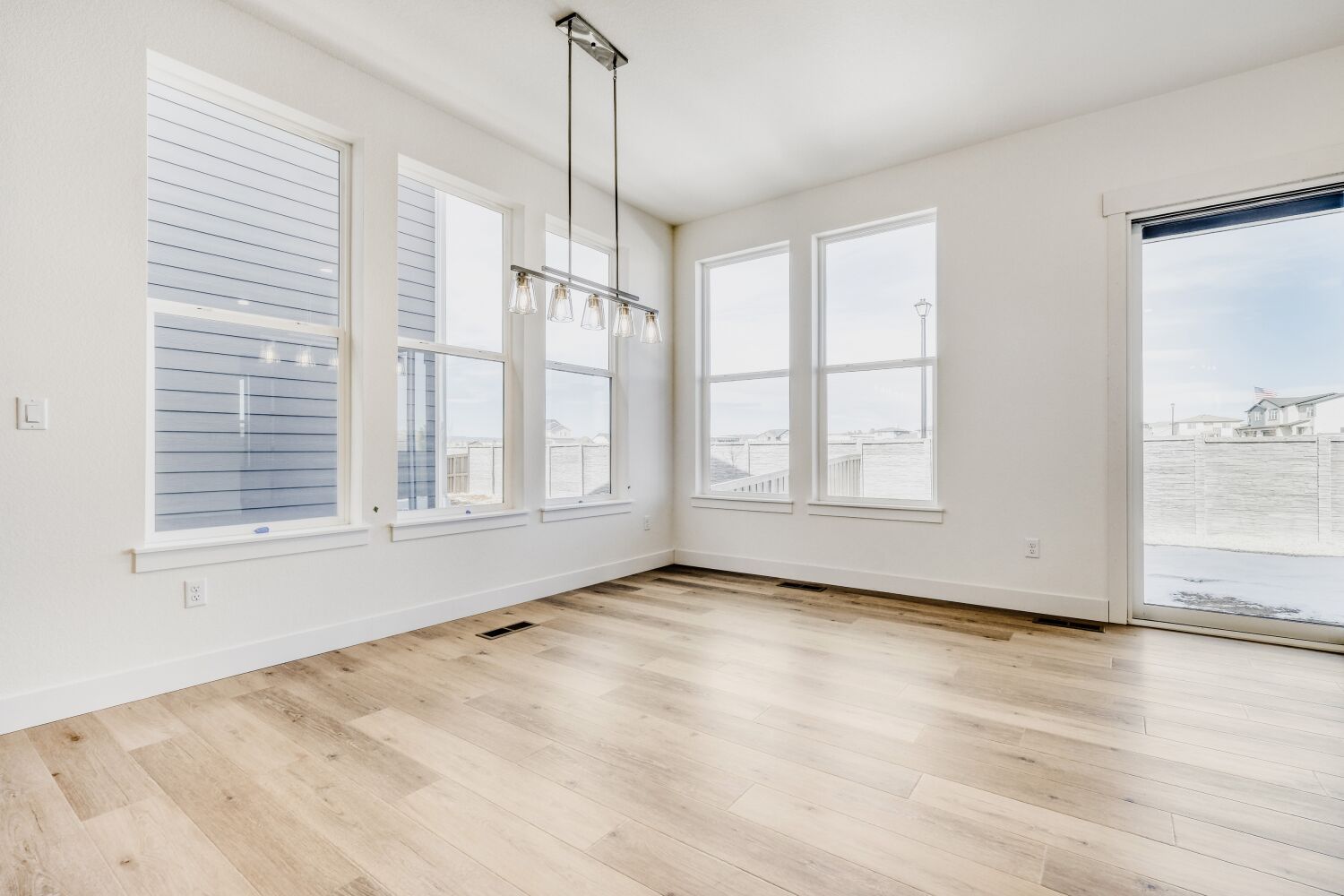 8006 Pennydale - Dining Area
