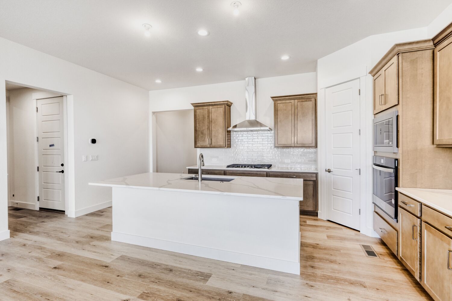 8006 Pennydale - Kitchen