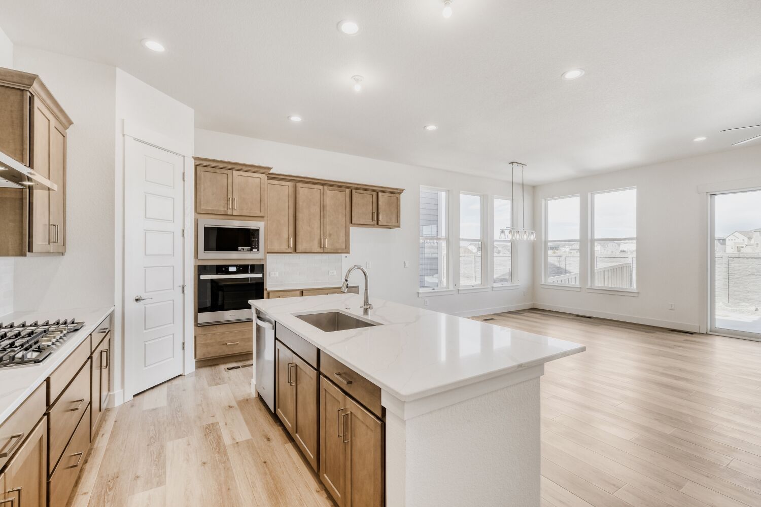 8006 Pennydale - Kitchen