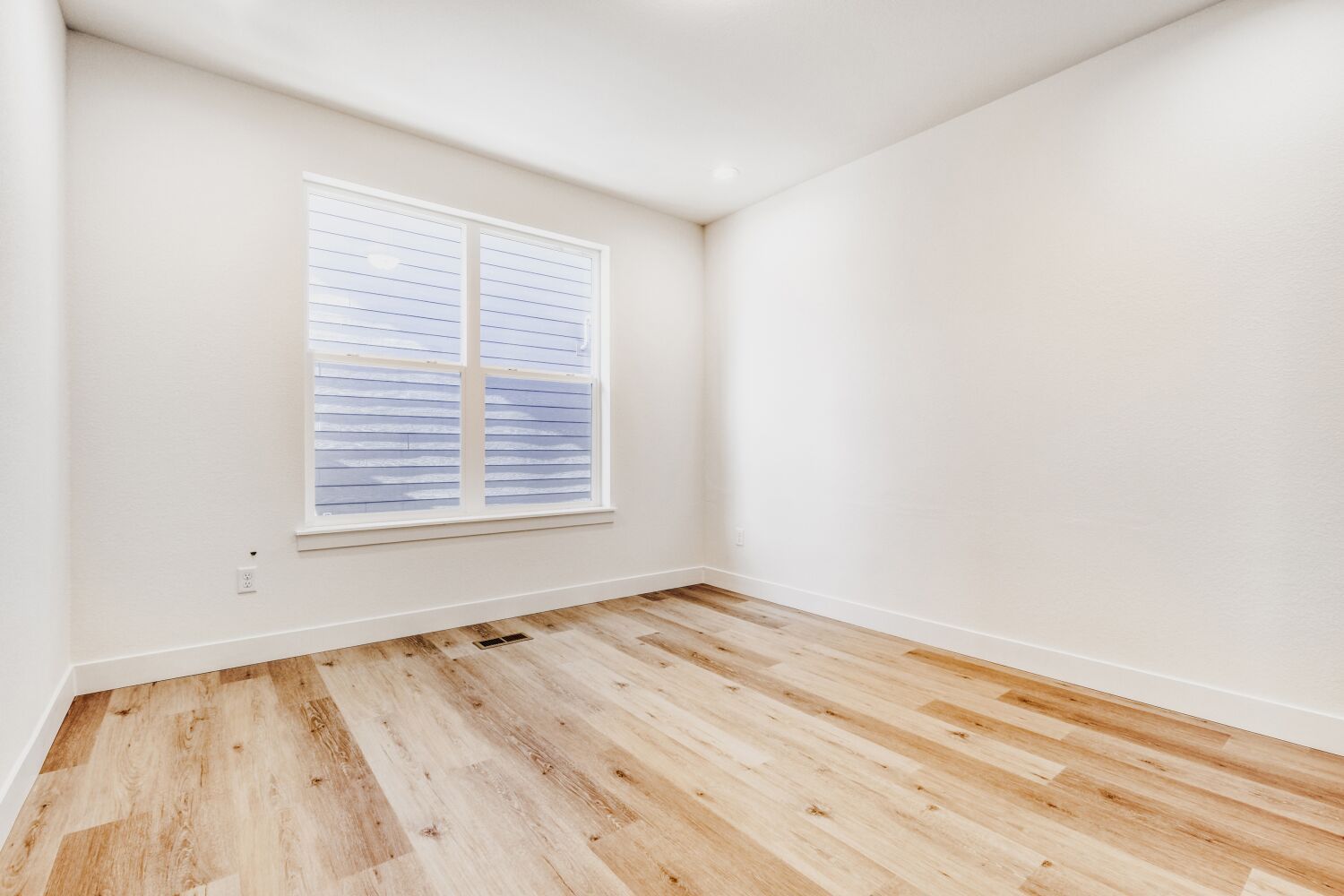 8006 Pennydale - Office