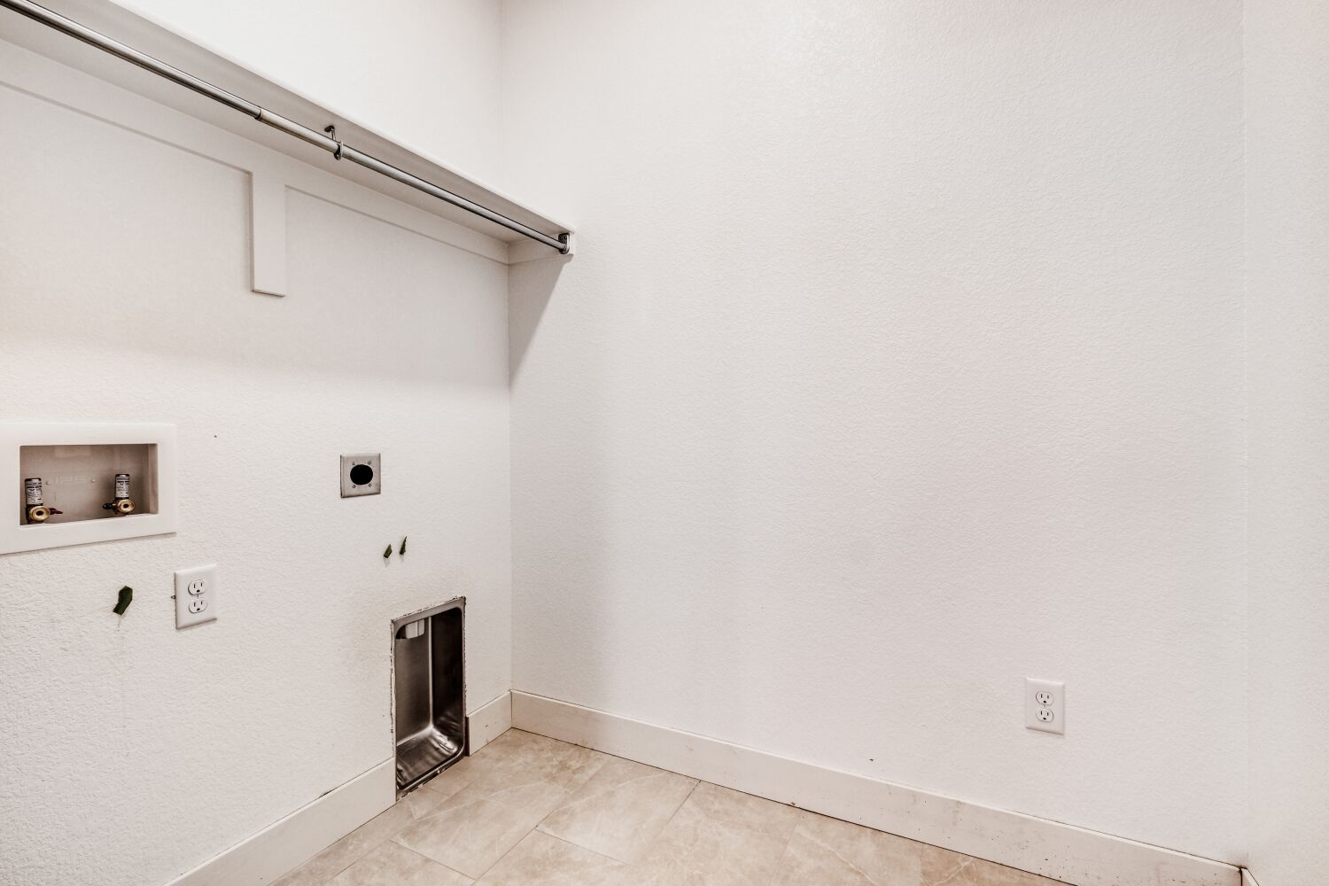 8006 Pennydale - Laundry Area