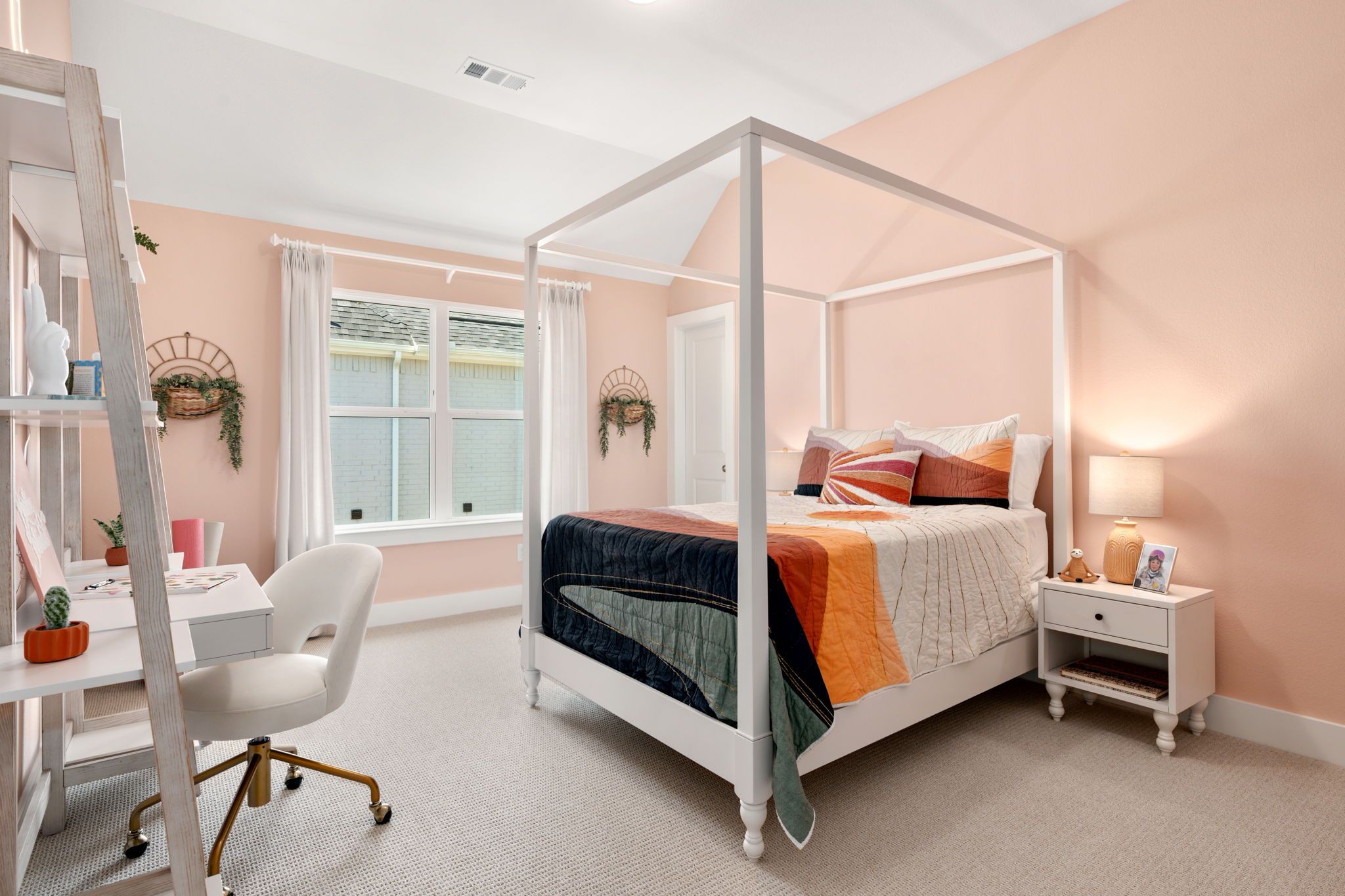 Secondary Bedroom with Modern Décor – Mosaic Celina 50' Model