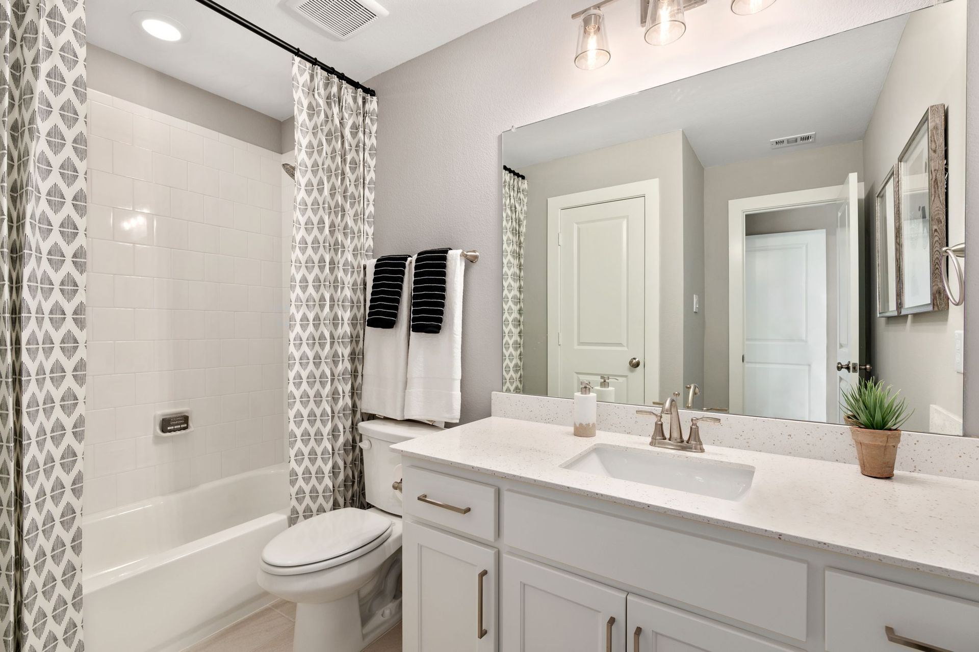 Secondary Bathroom with Tub and Shower – Mosaic Celina 50' Model