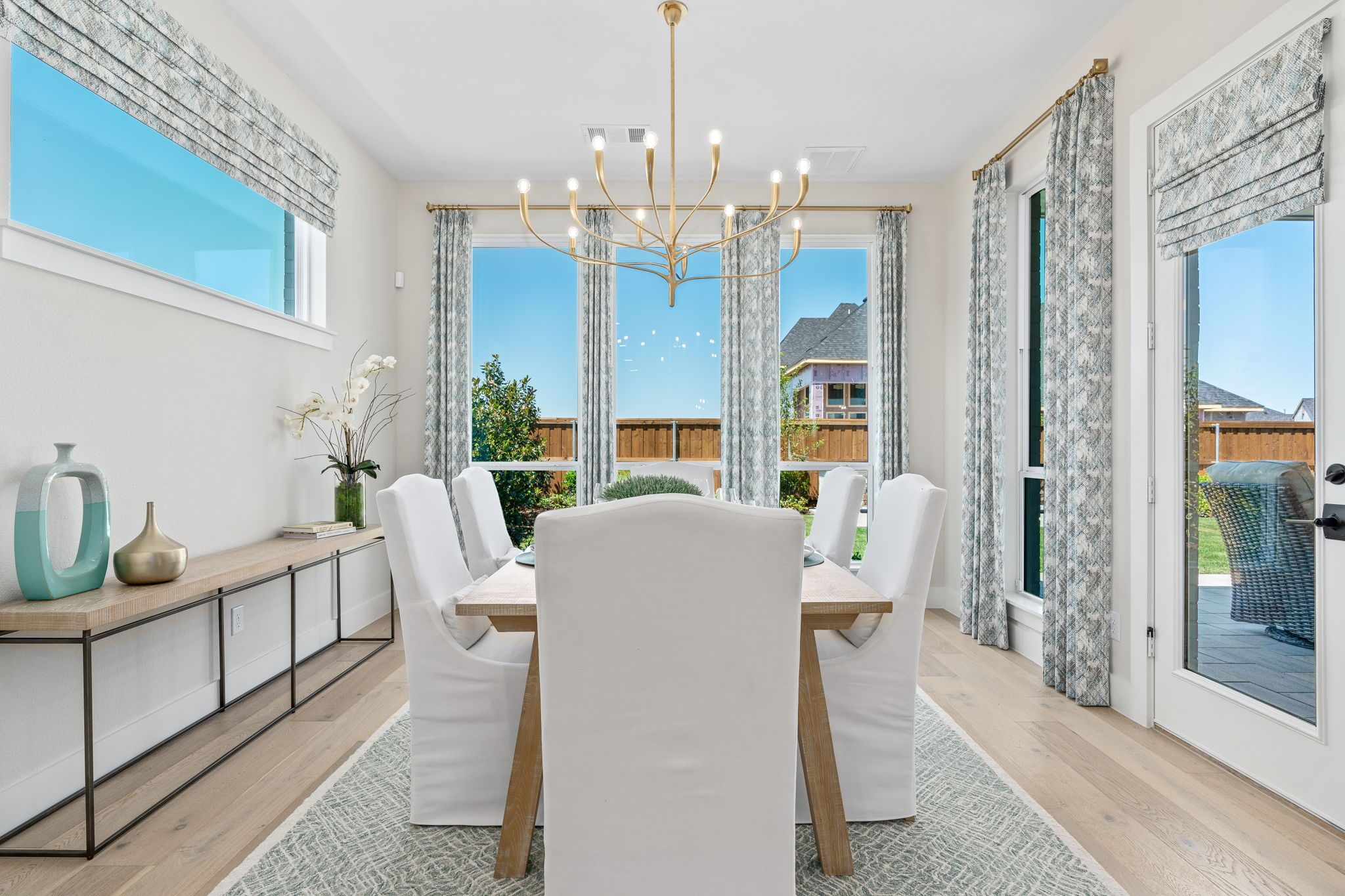 Bright Dining Space with Backyard Views – Mosaic 60' Model