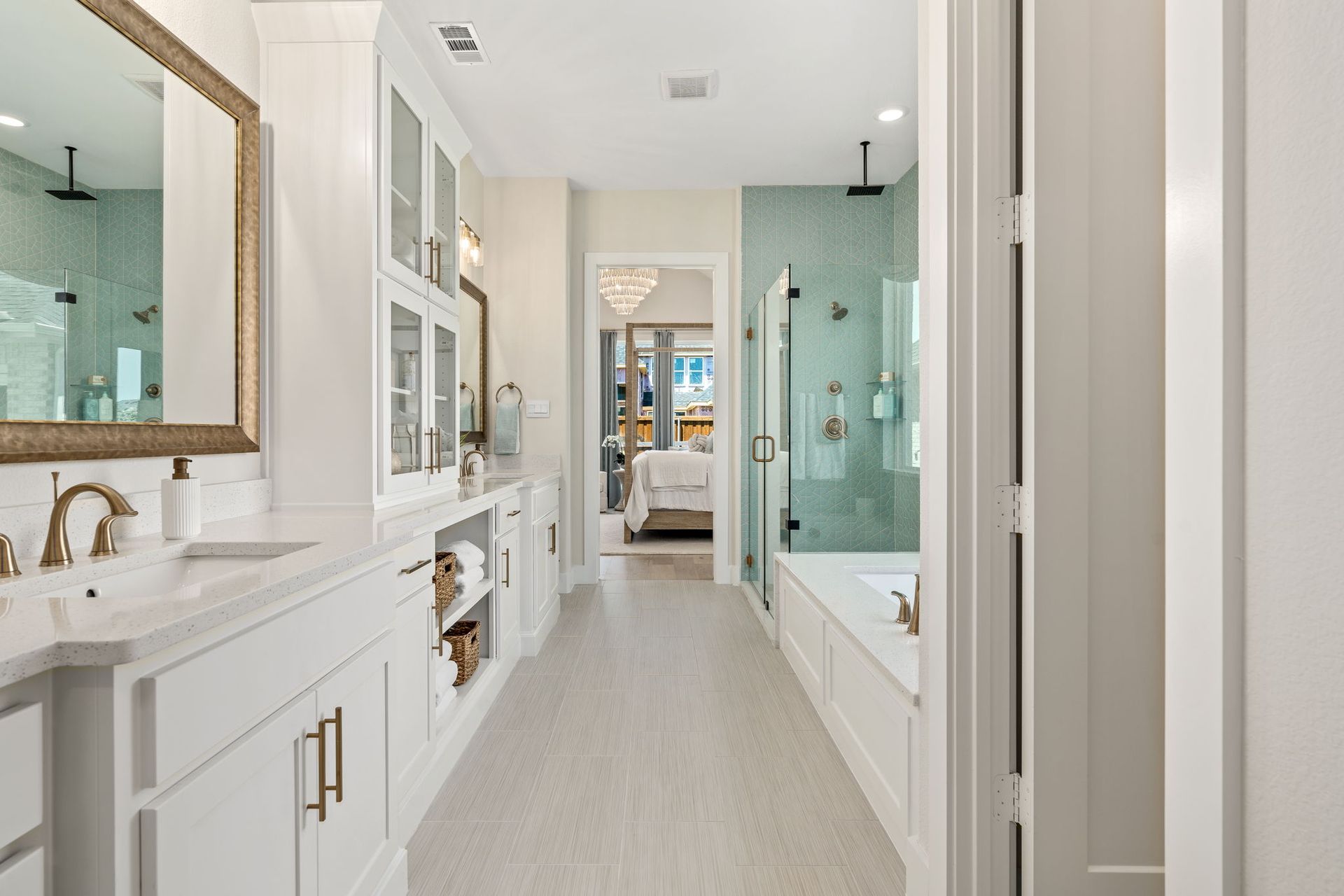 Primary Bathroom with Bedroom Access – Mosaic 60' Model