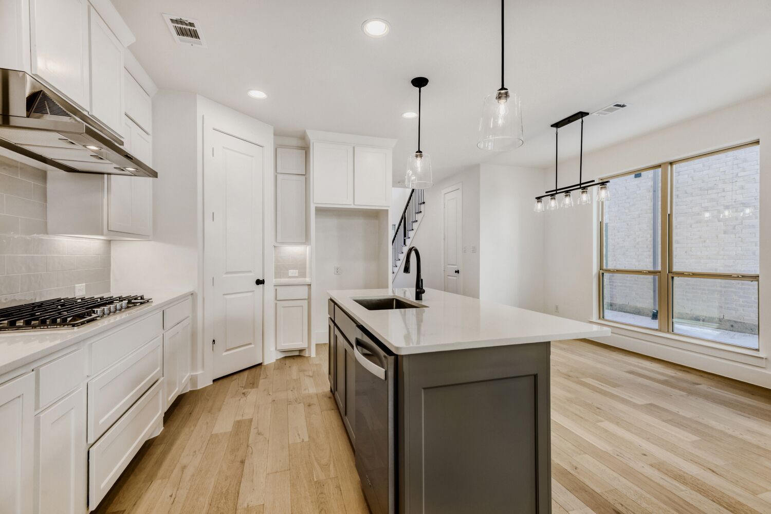 609 Damsel June - Kitchen