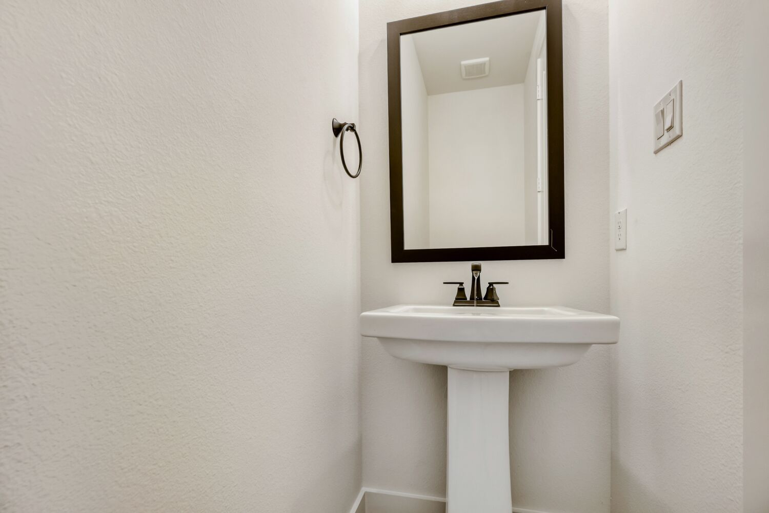 609 Damsel June - Powder Bathroom
