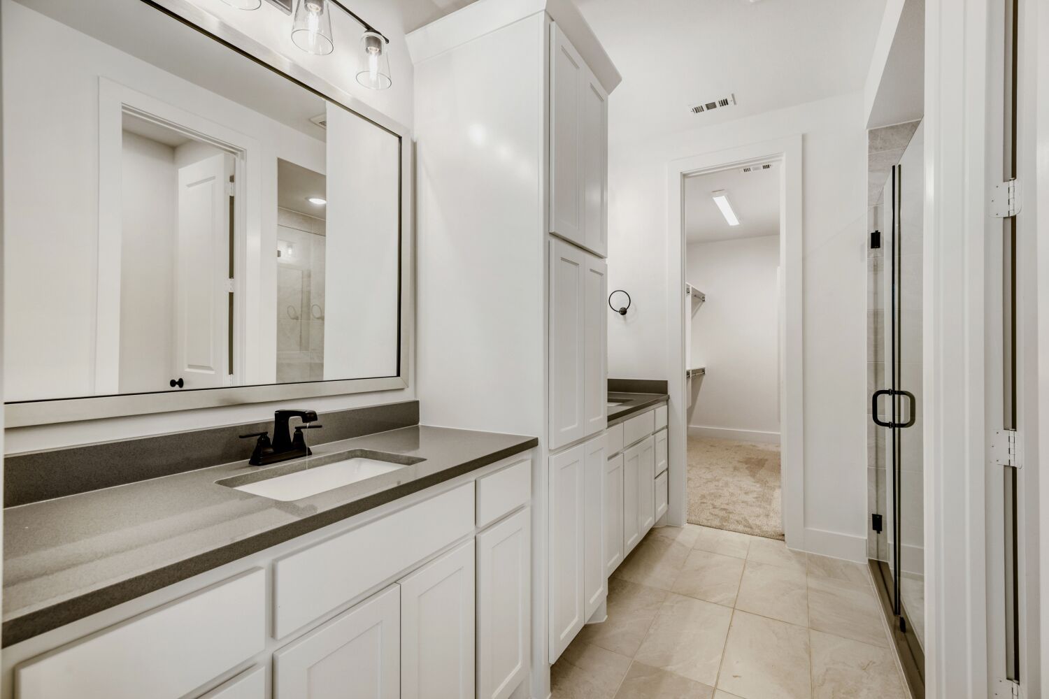 609 Damsel June - Primary Bathroom