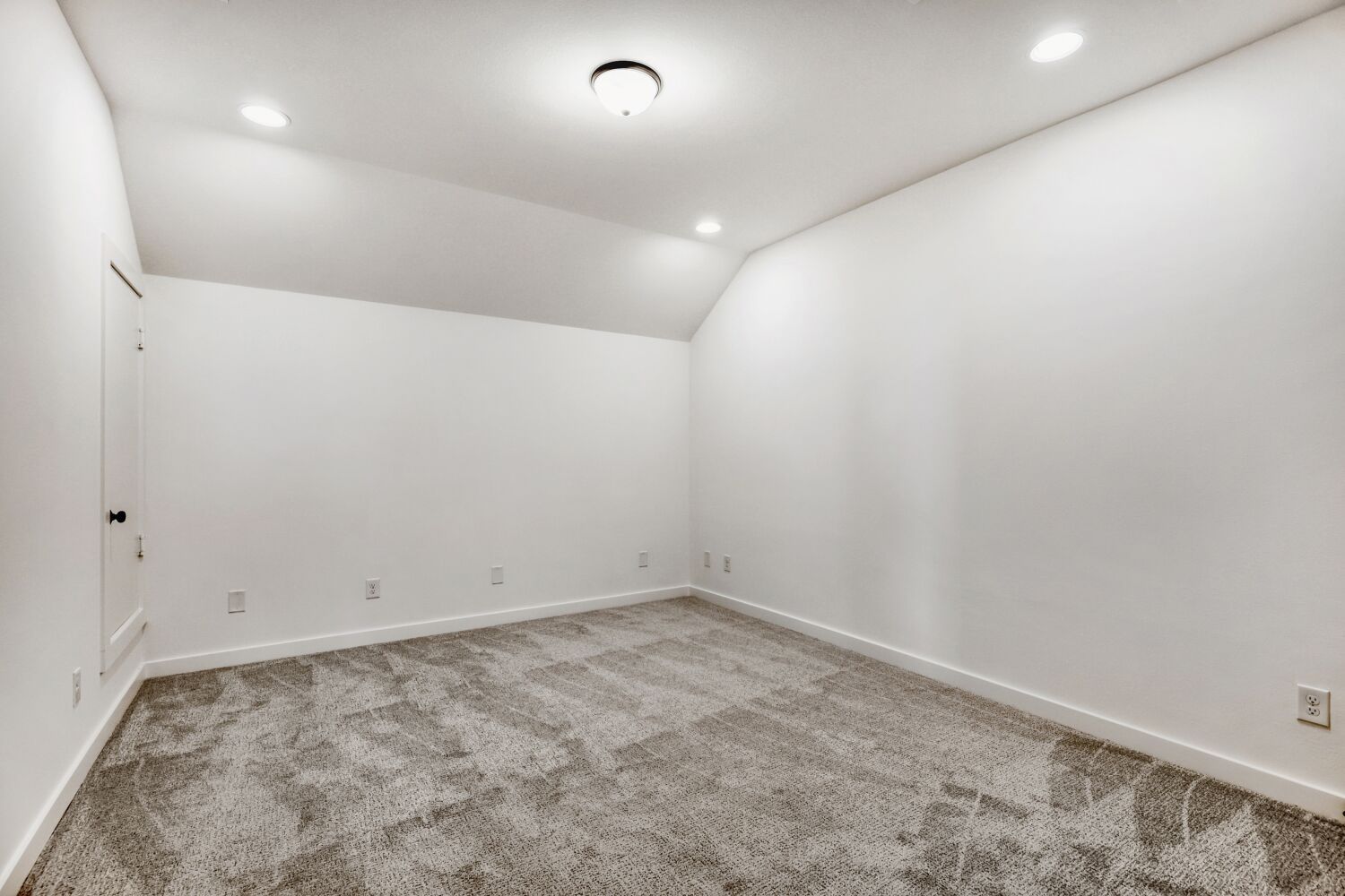 609 Damsel June - Media Room
