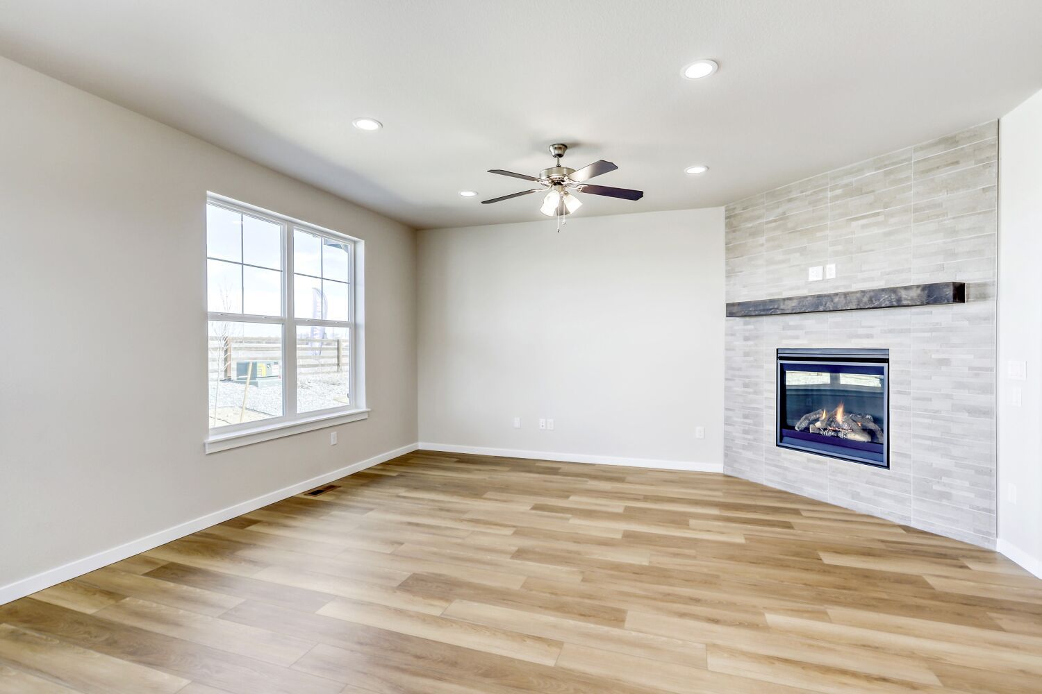 5871 Aspenglow - Living Area