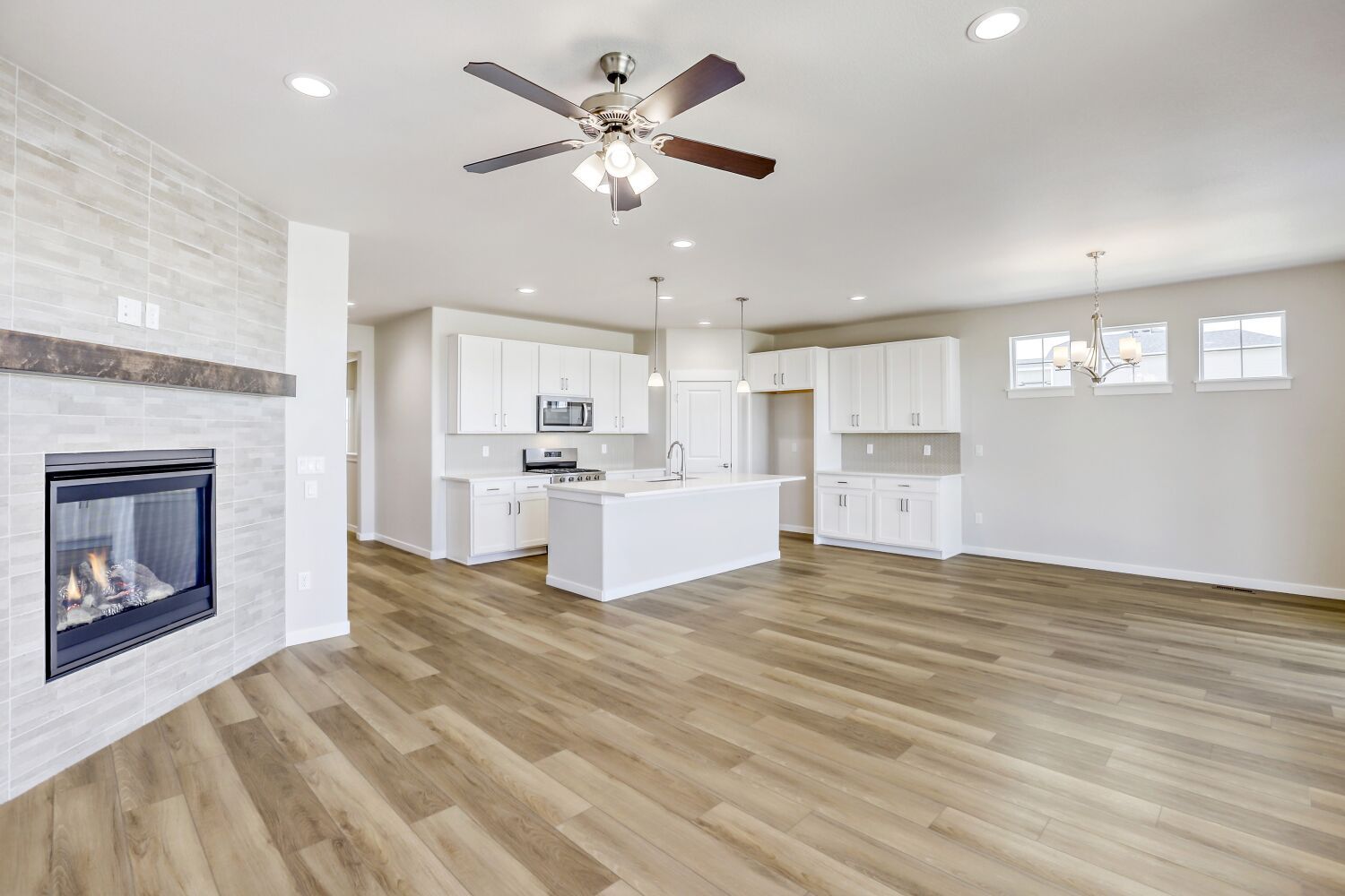 5871 Aspenglow - Living Area