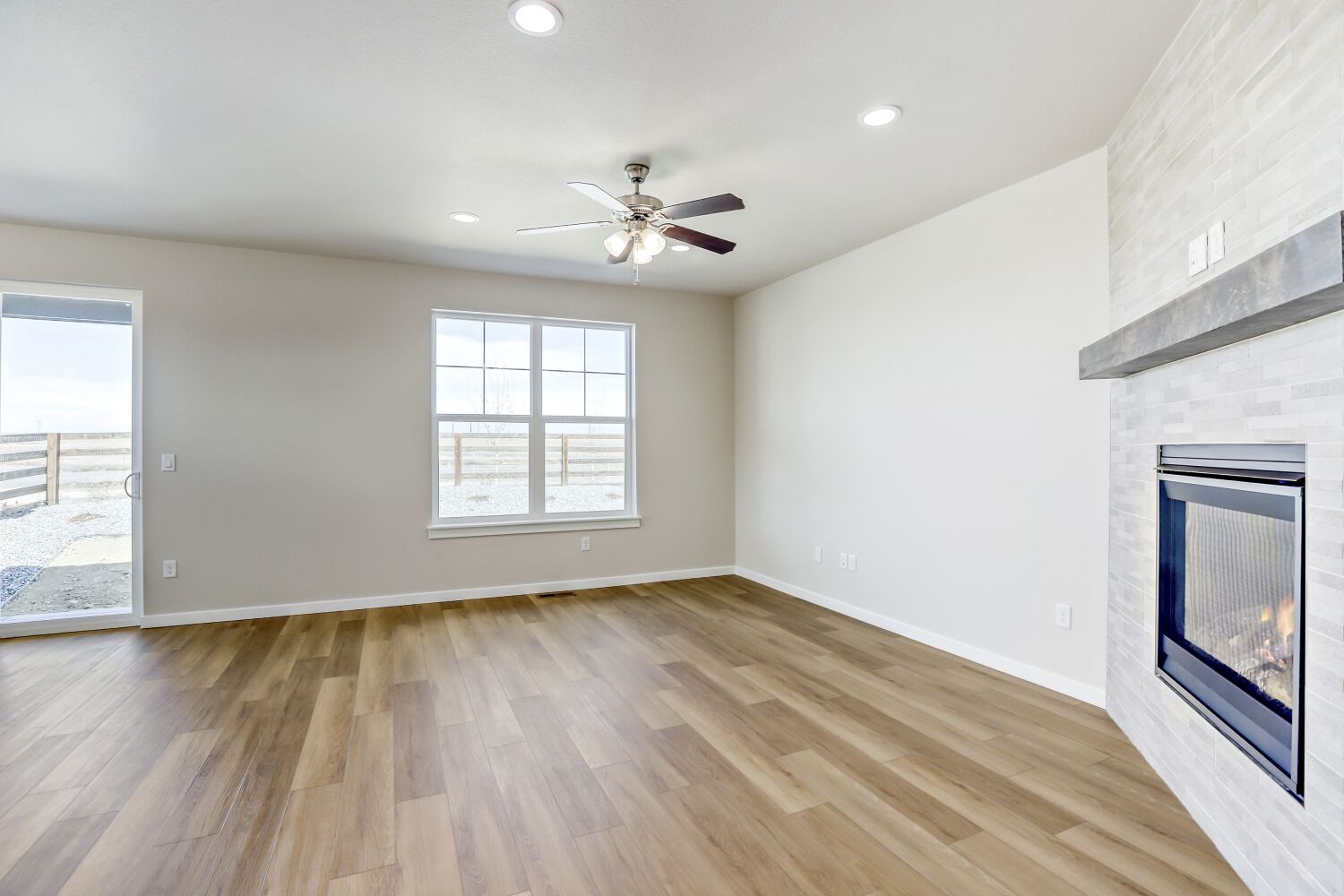5871 Aspenglow - Living Area