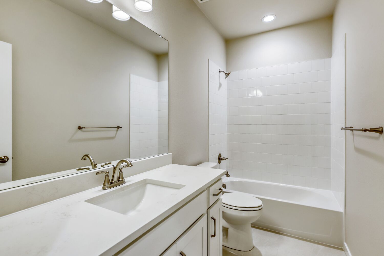 5871 Aspenglow - Full Bathroom
