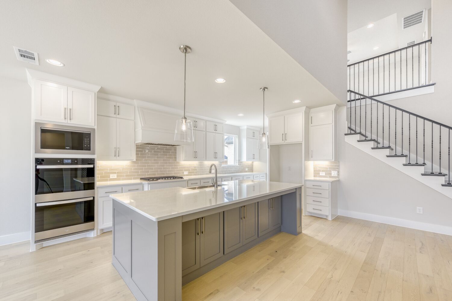 Plan 1525 Alternate Representative Kitchen