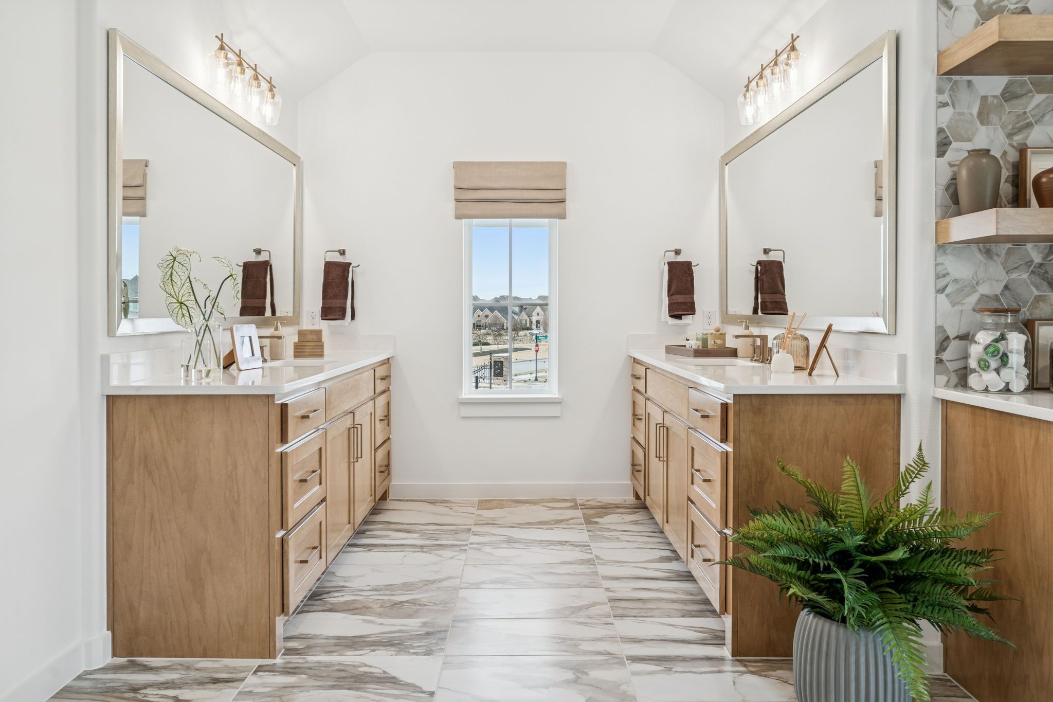 Mustang Lakes Villas Double Vanity Bath – Celina TX