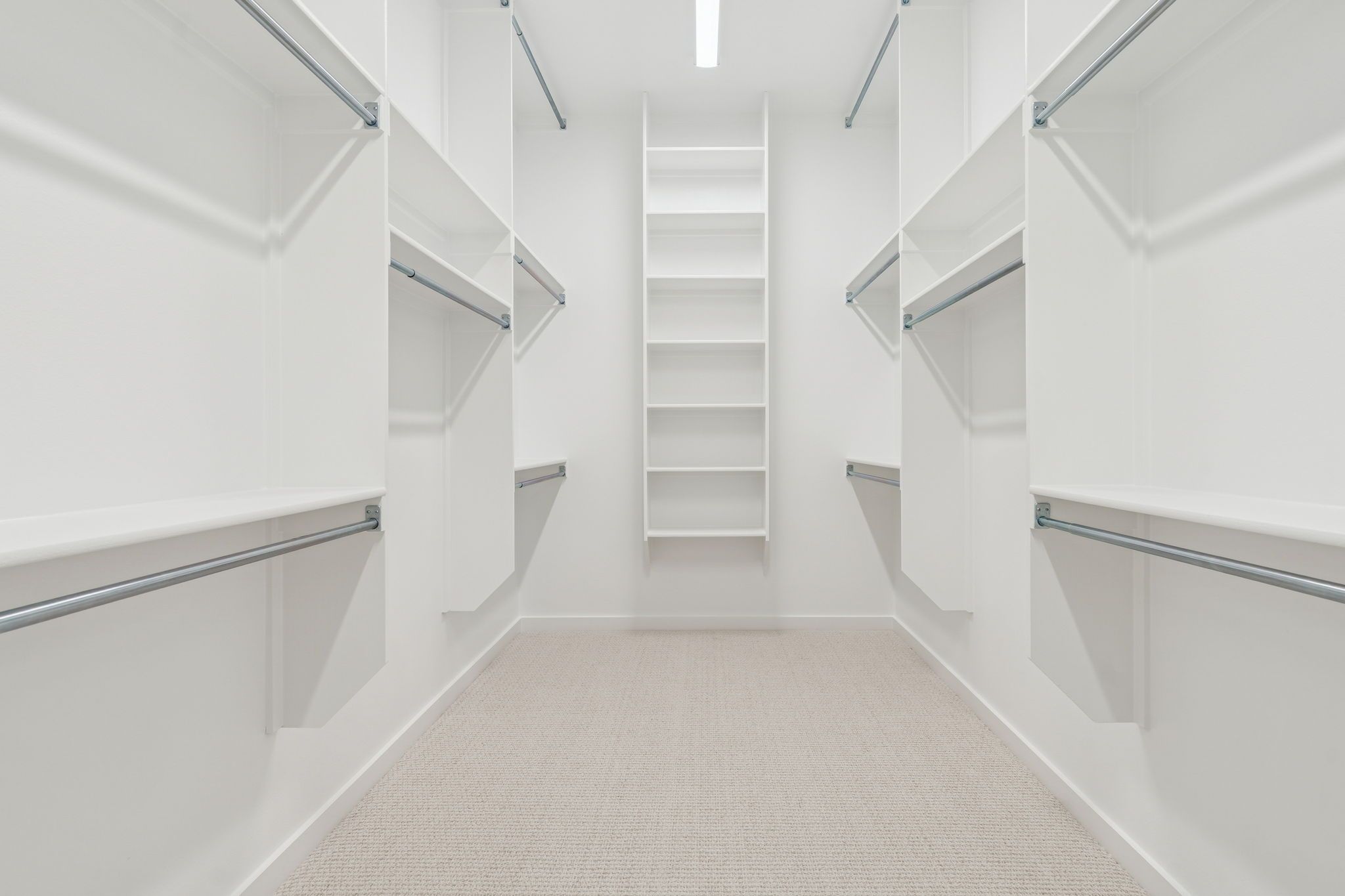 Spacious Walk-In Closet – Mustang Lakes Villas Celina TX