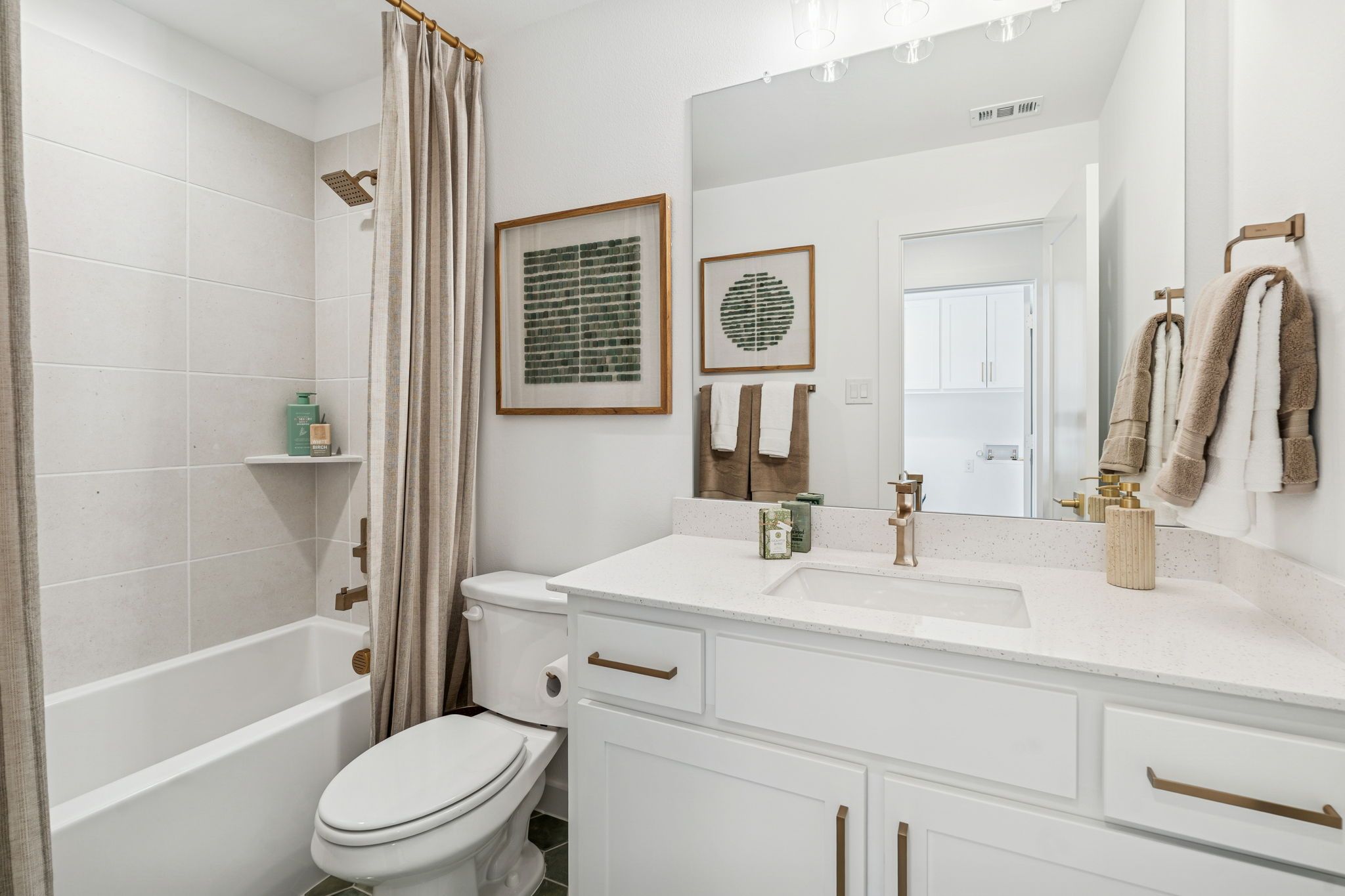 Designer Full Bath – Mustang Lakes Villas Celina TX