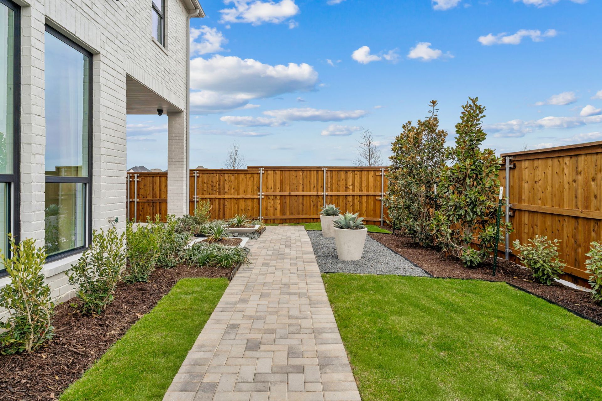 Paver Walkway & Landscaped Garden – Mustang Lakes Celina