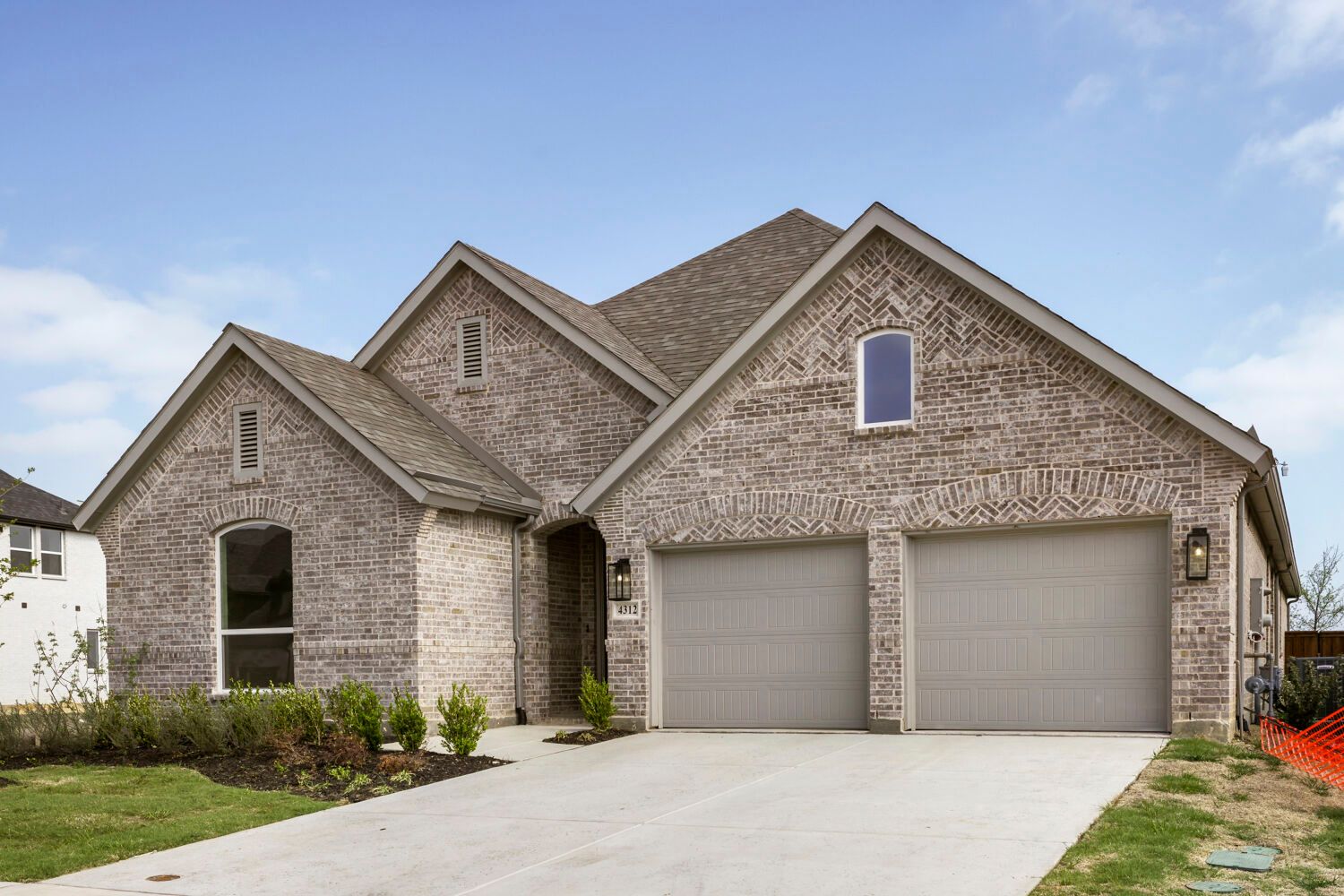 4312 Double Diamond - Front Elevation