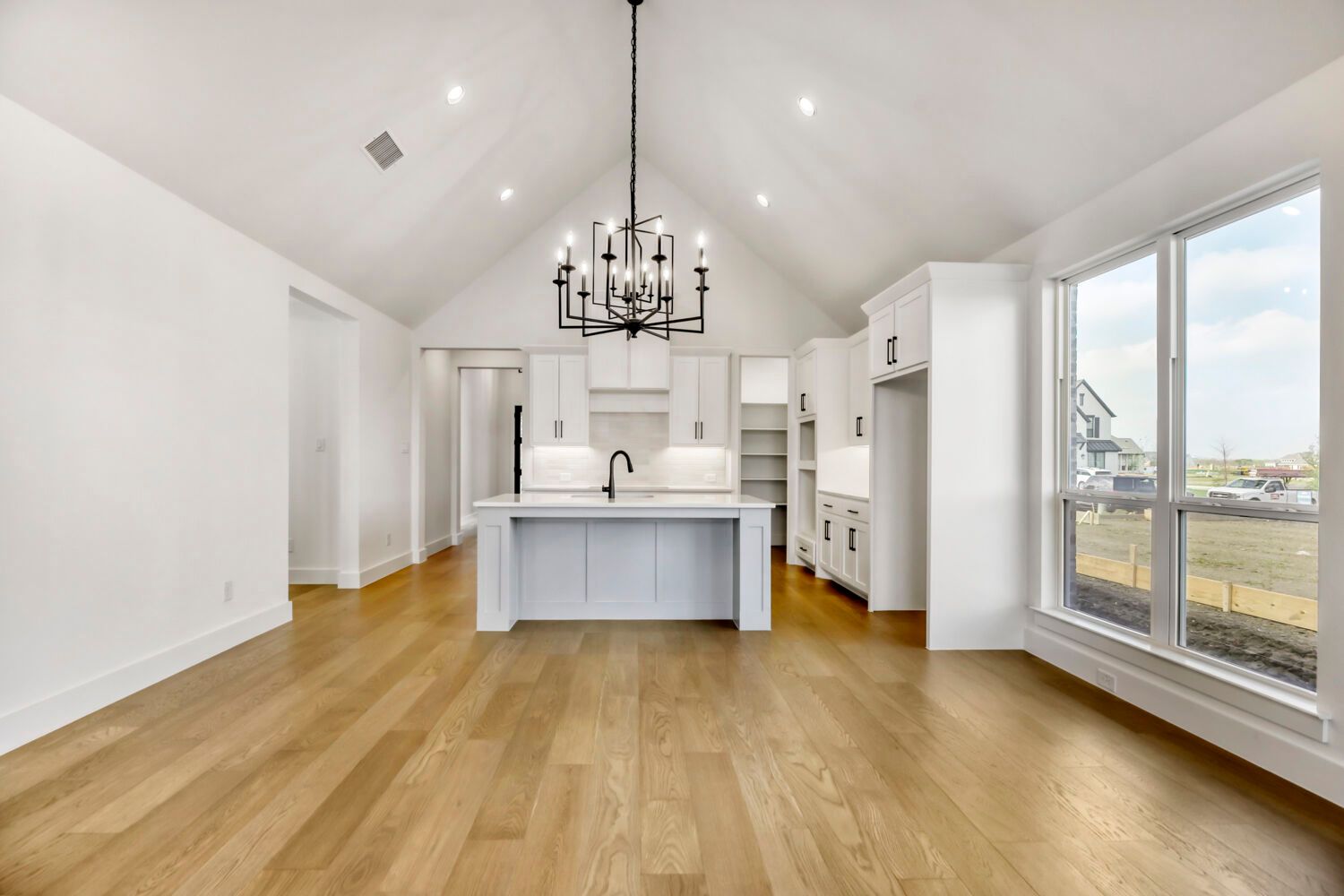 4312 Double Diamond - Living Area