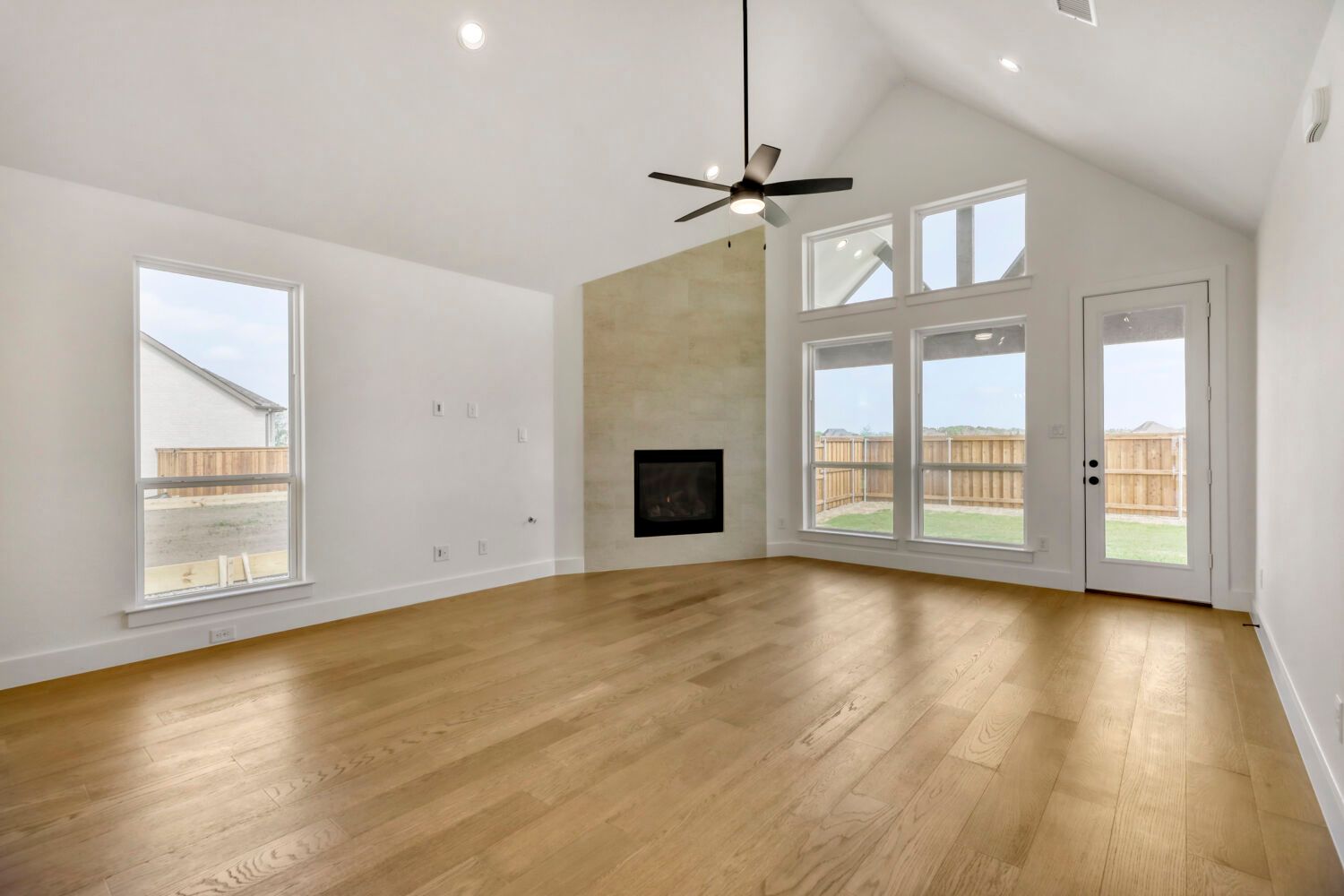 4312 Double Diamond - Living Area