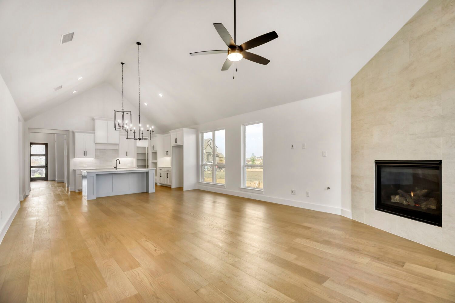 4312 Double Diamond - Living Area