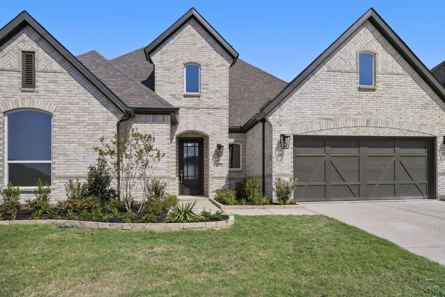 4121 Trellis - Front Entryway