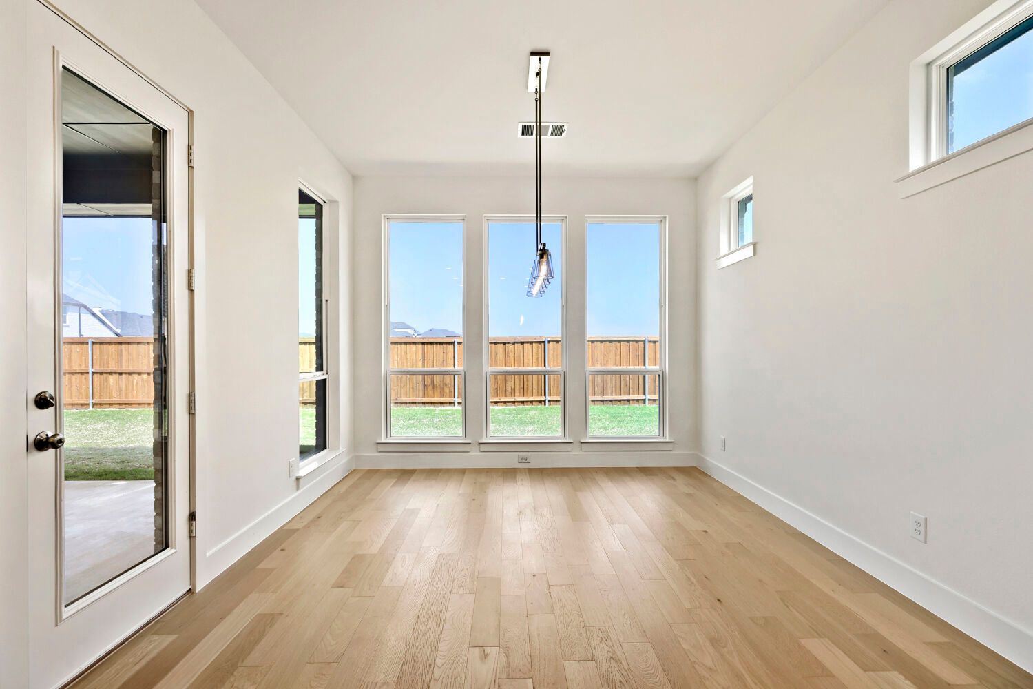 4121 Trellis - Dining Area