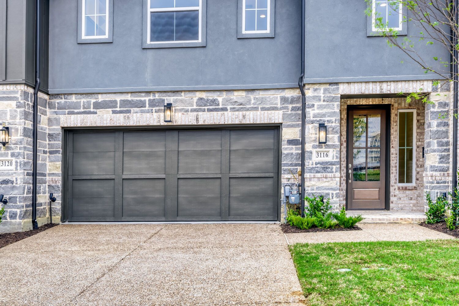 3116 Sir River - Front Entryway