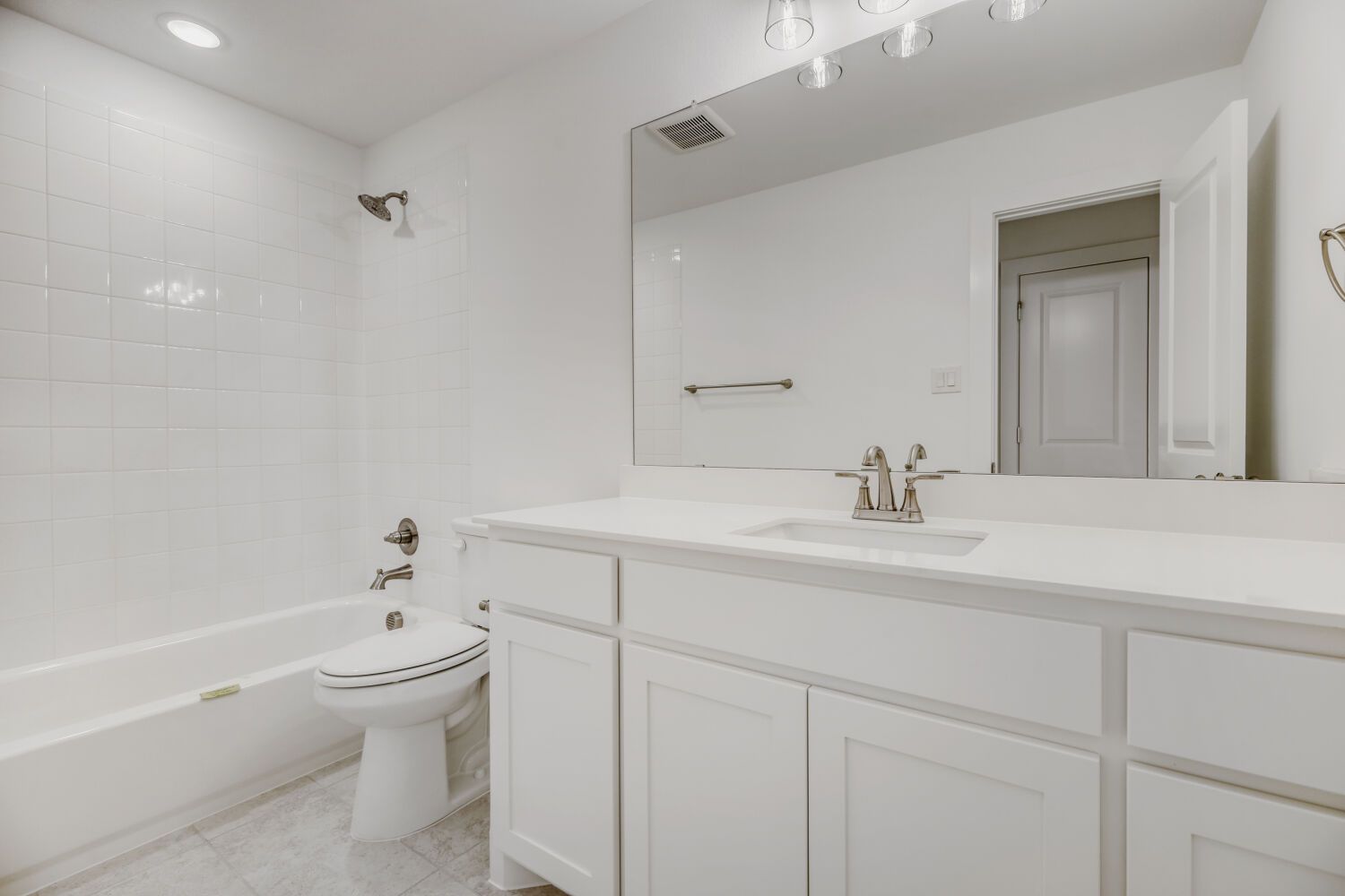 3116 Sir River - Full Bathroom